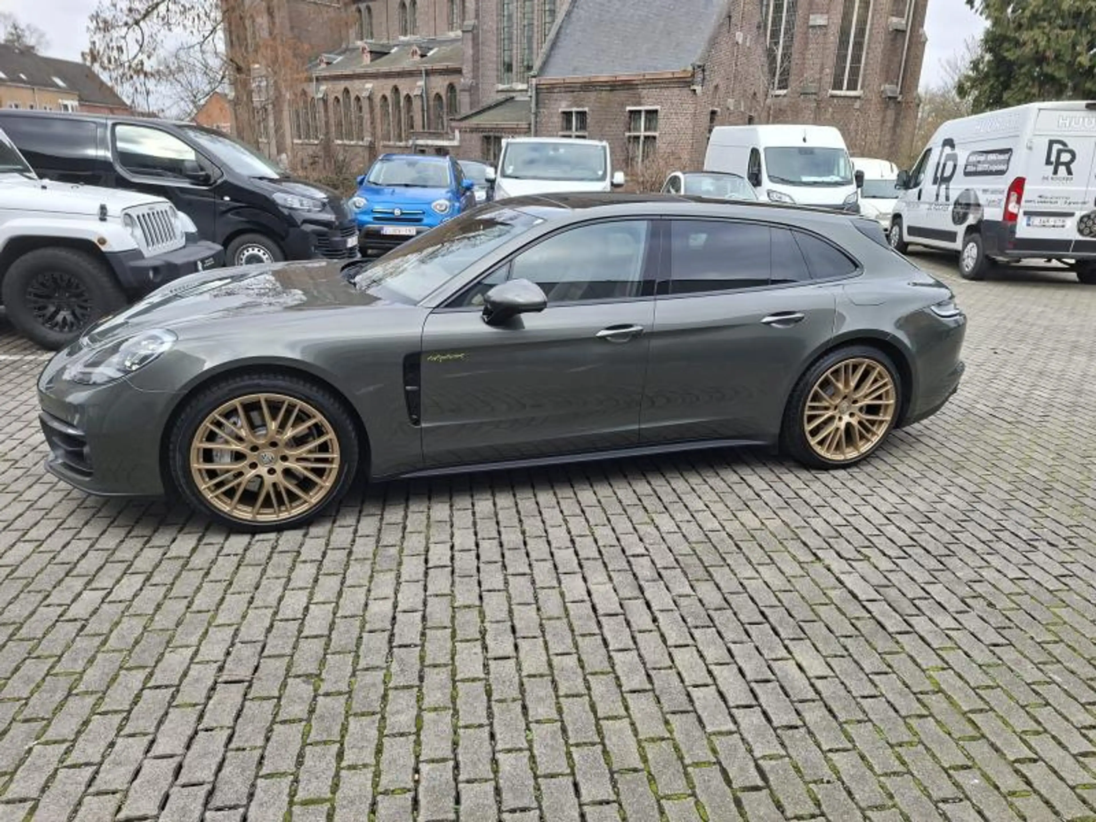 Porsche Panamera Sport Turismo 4 E-Hybrid Pl. Ed — photo 12