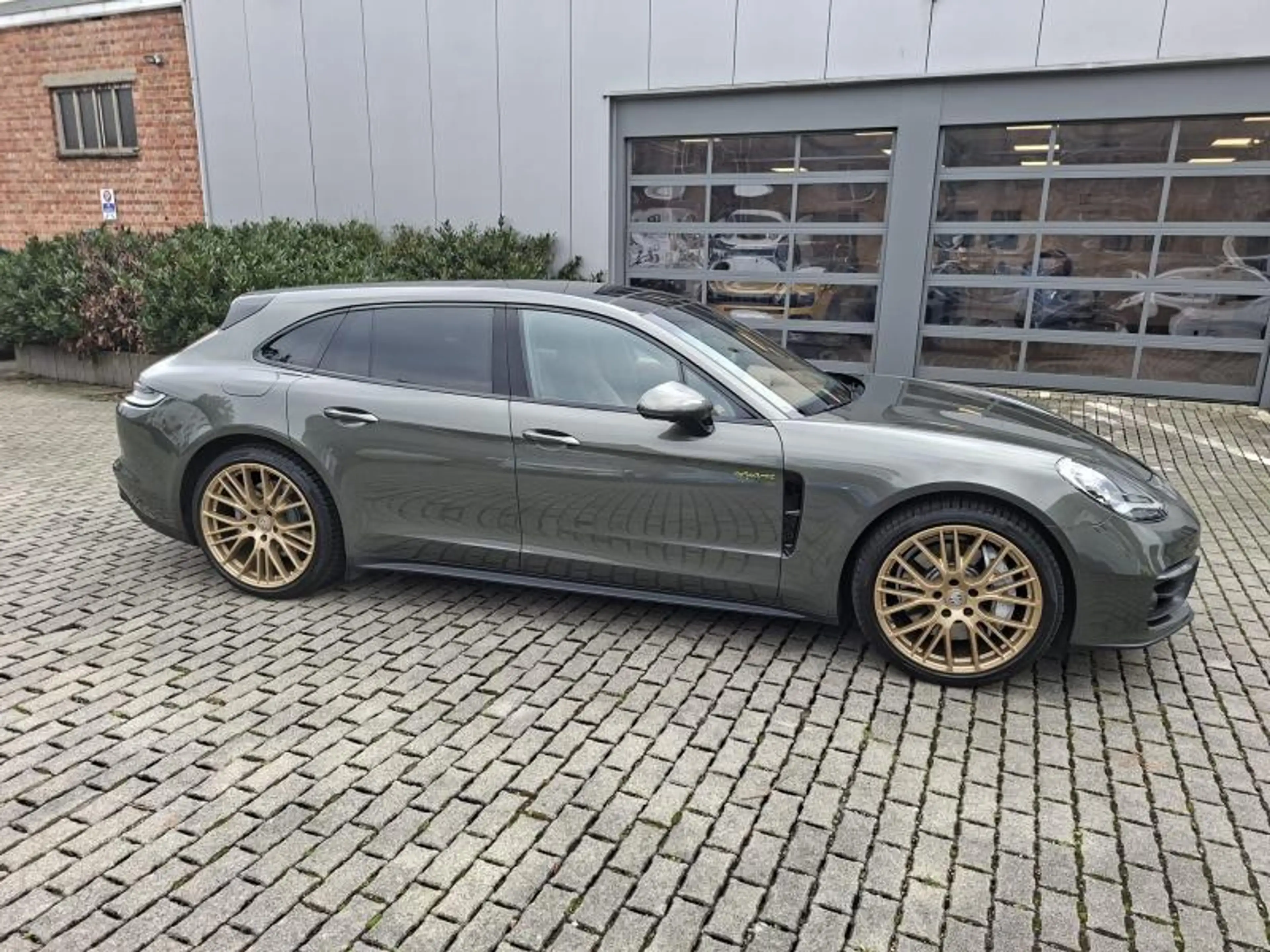 Porsche Panamera Sport Turismo 4 E-Hybrid Pl. Ed — photo 11