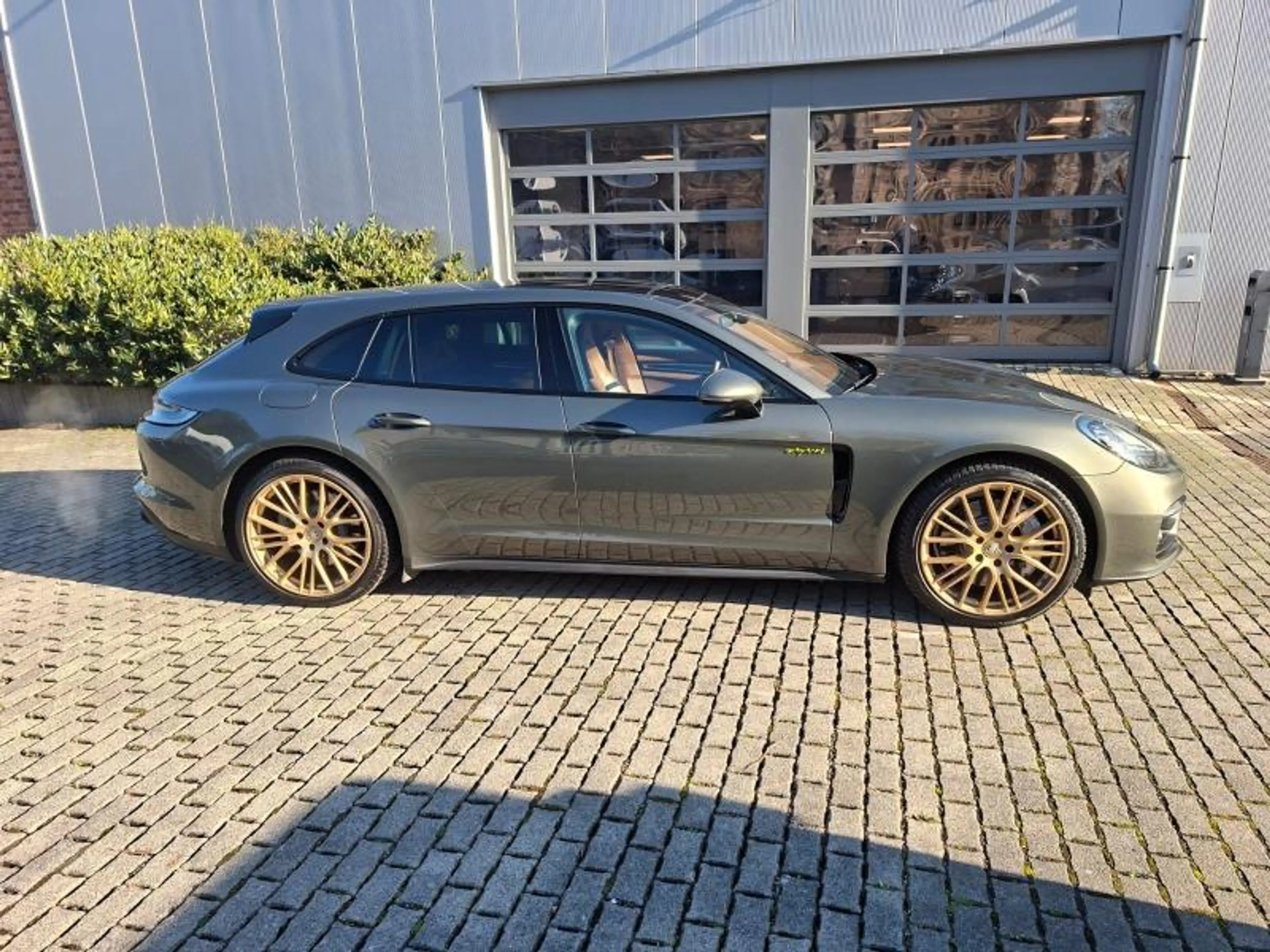 Porsche Panamera Sport Turismo 4 E-Hybrid Pl. Ed — photo 6