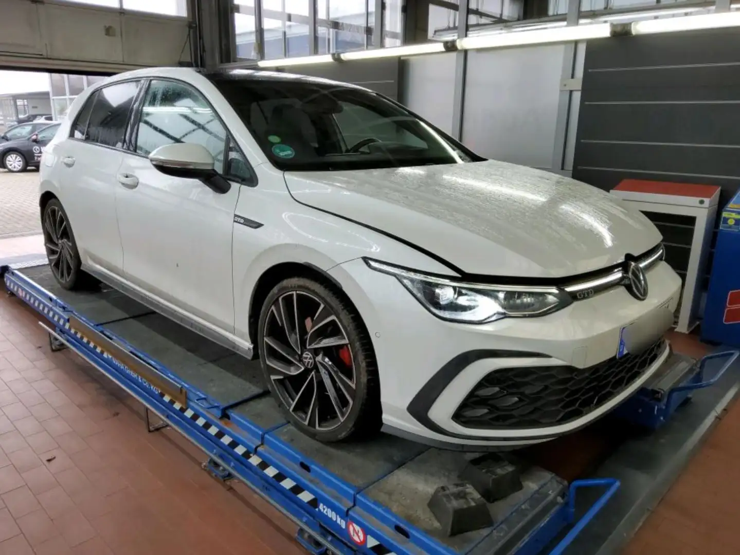 Volkswagen Golf VIII GTD DSG PANO LEDER STANDHZG HK HuD Bianco - 2