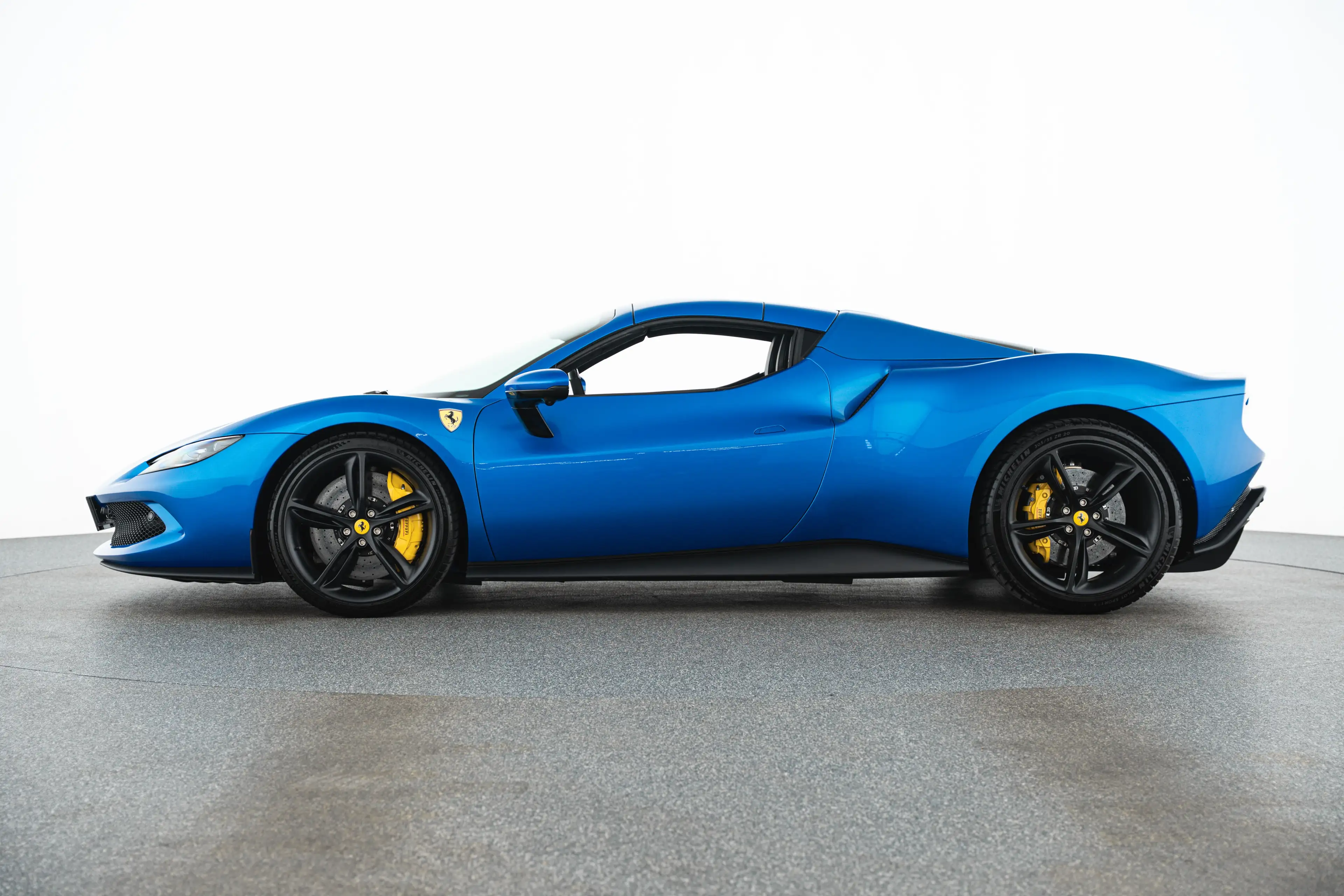 Ferrari 296 GTS — photo 8