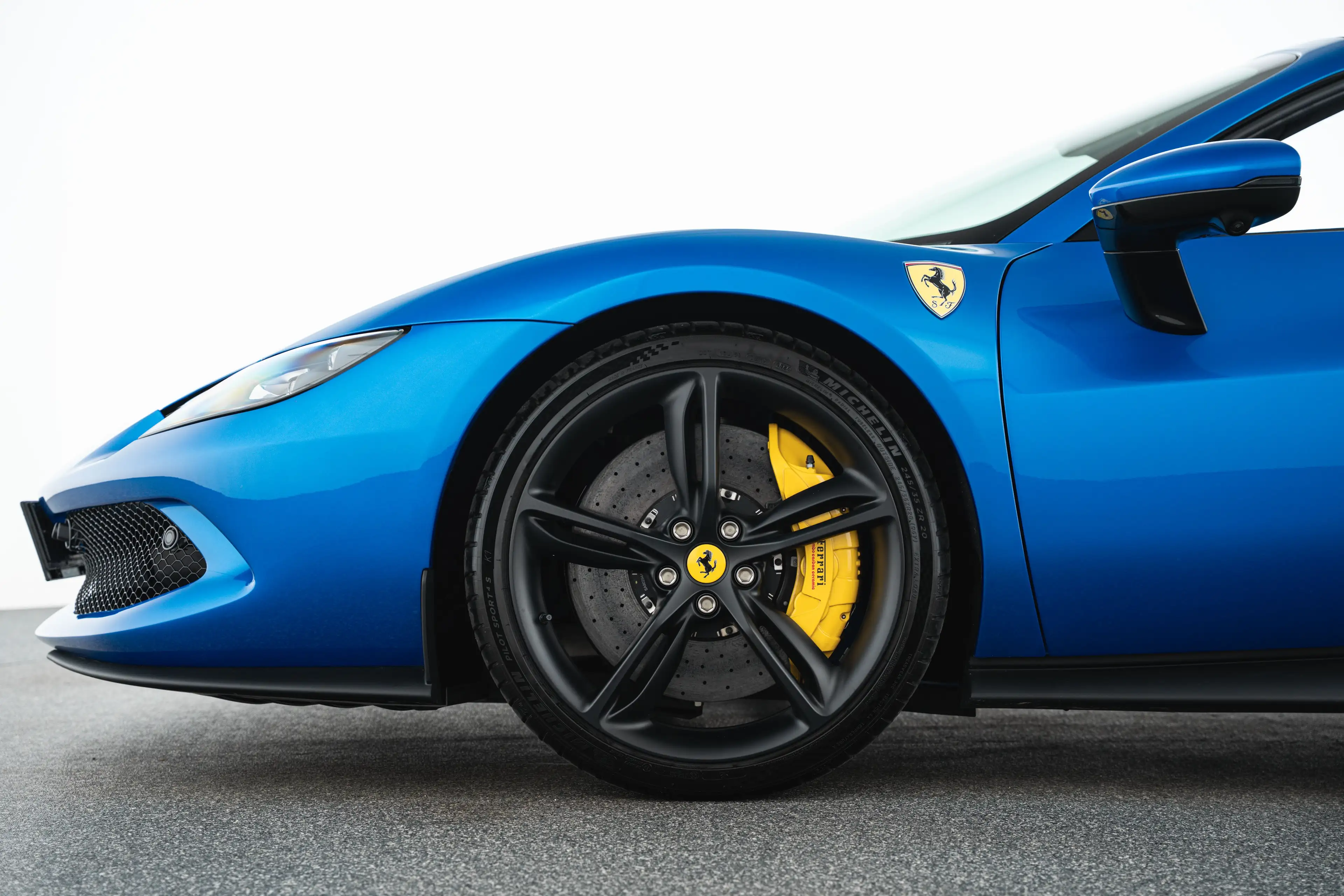 Ferrari 296 GTS — photo 9