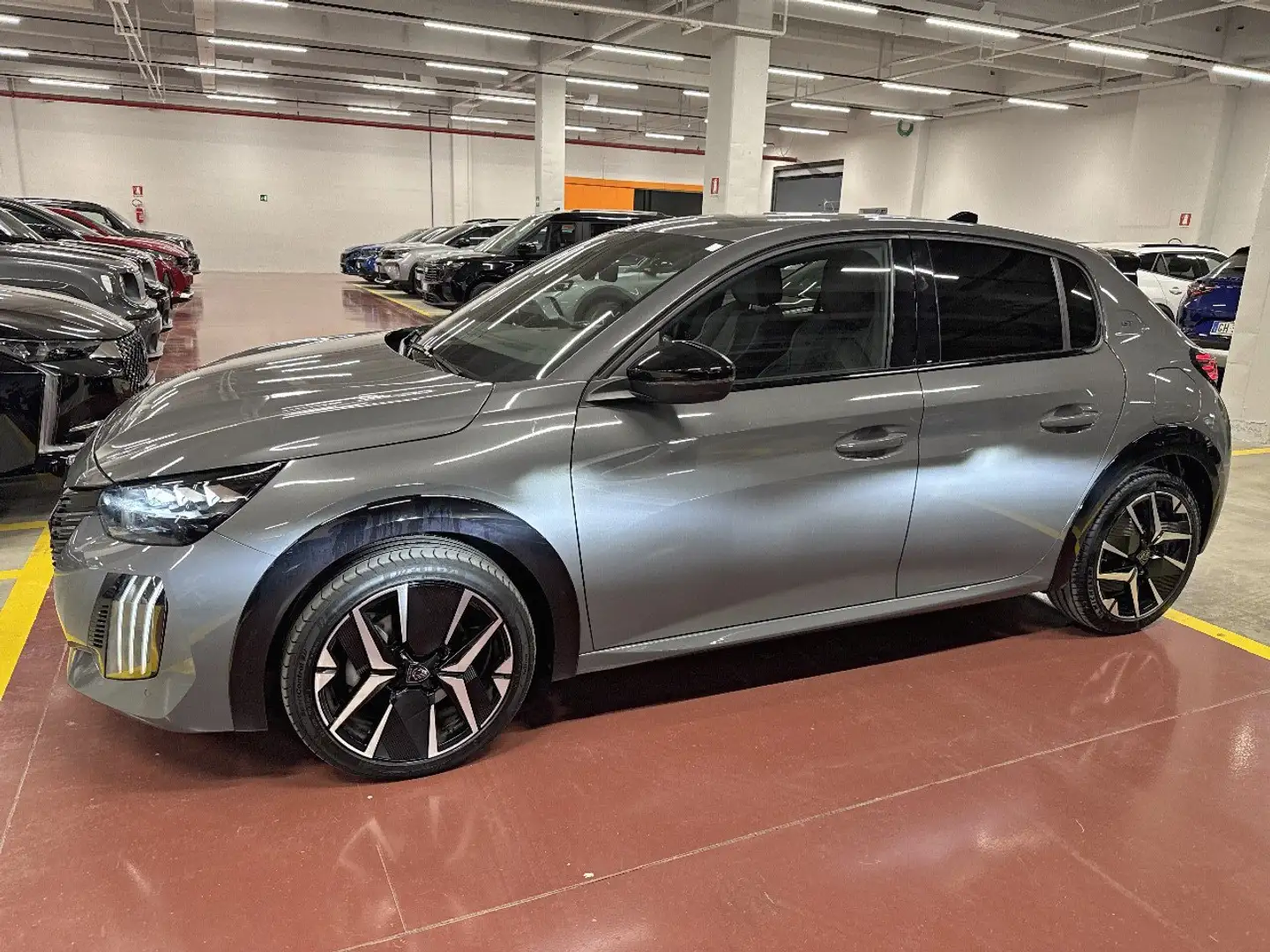 Peugeot 208 GT Hybrid 136 e-DCS6 auto Gris - 2