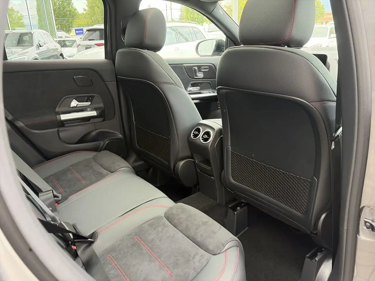 Mercedes-Benz GLA снимка Mercedes-Benz GLA