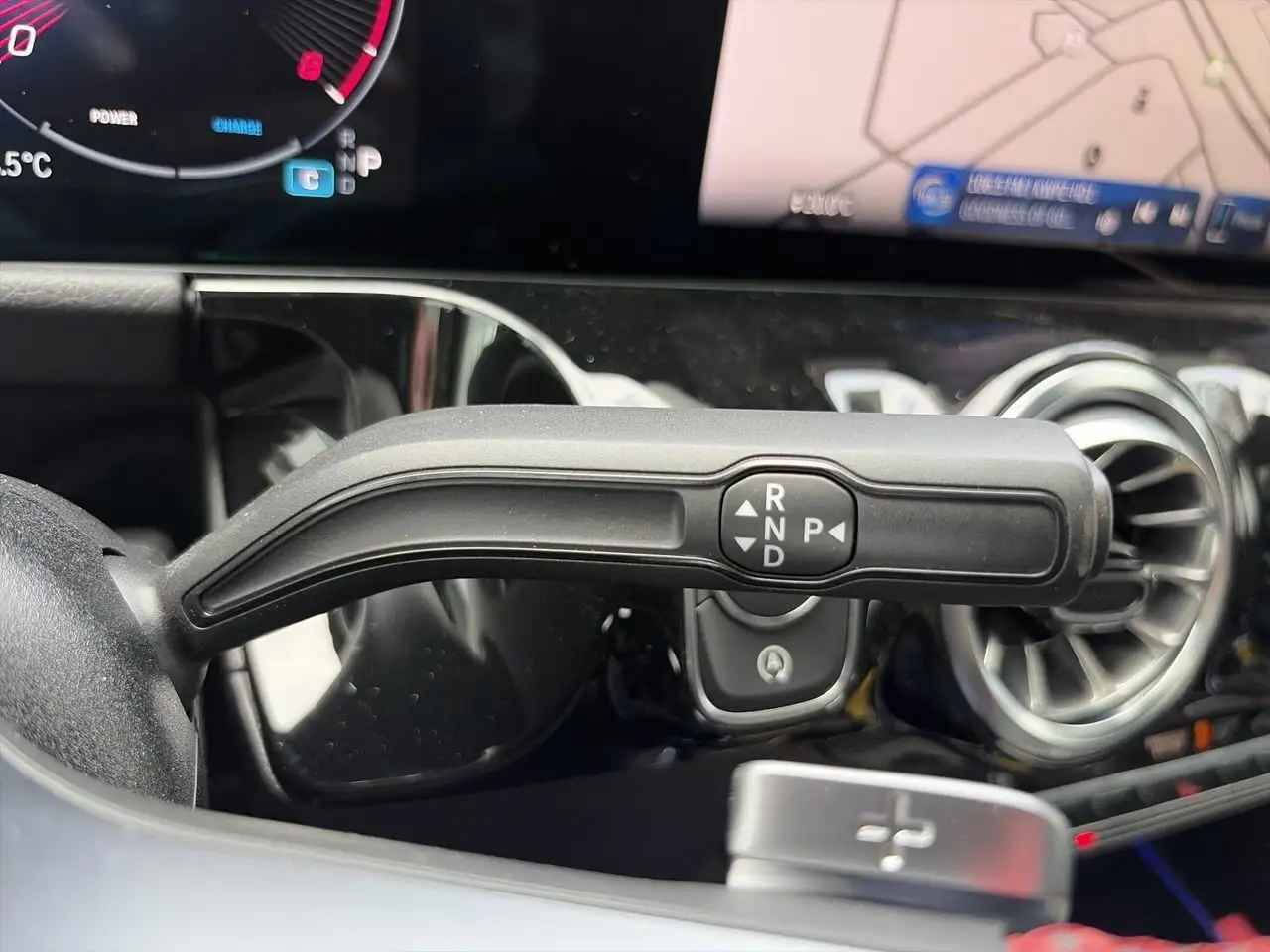 Mercedes-Benz GLA снимка Mercedes-Benz GLA