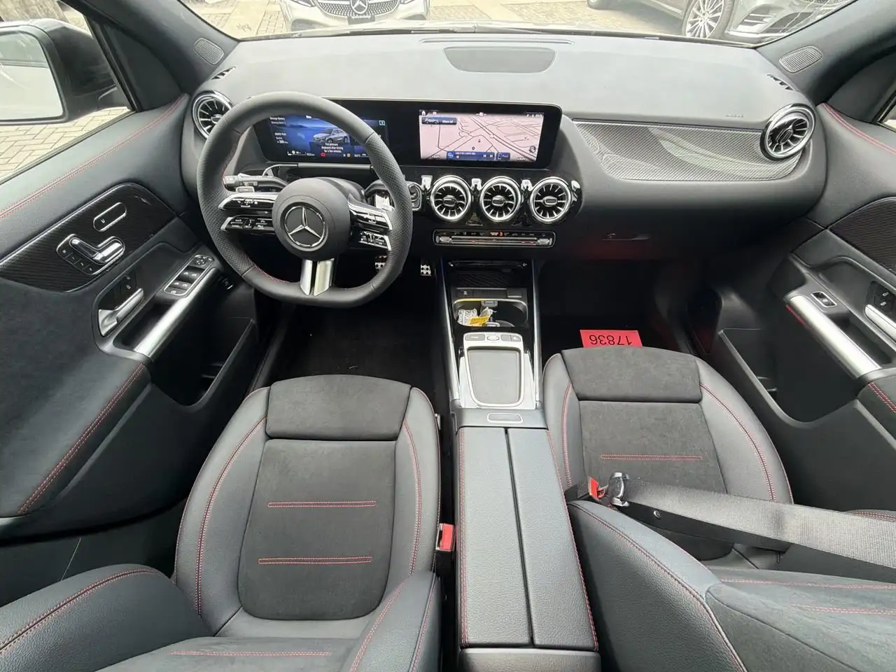 Mercedes-Benz GLA снимка Mercedes-Benz GLA