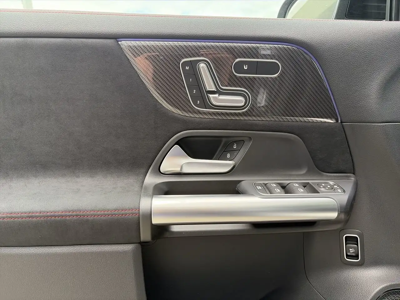 Mercedes-Benz GLA снимка Mercedes-Benz GLA