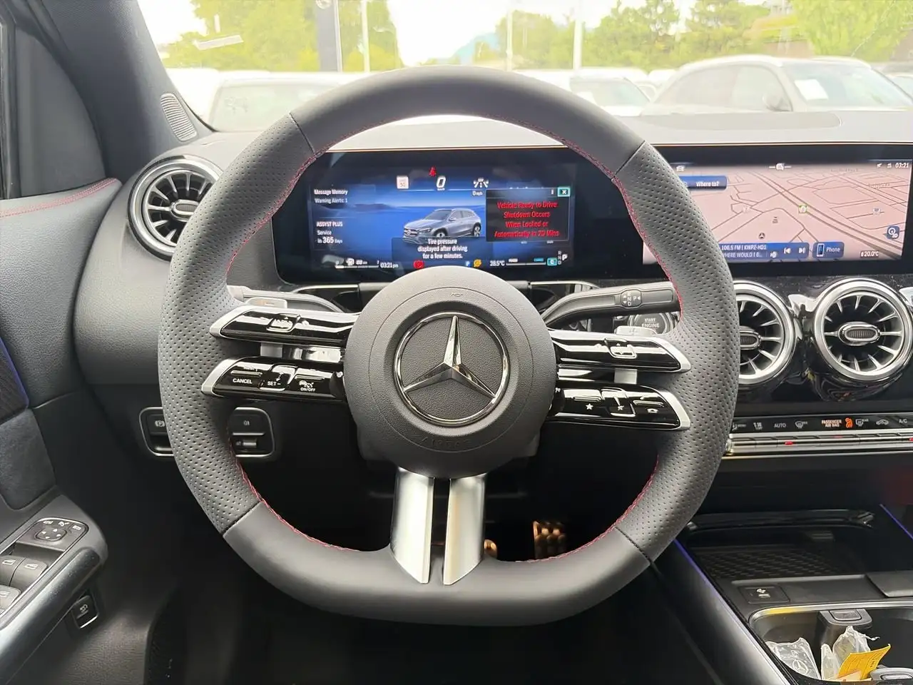 Mercedes-Benz GLA снимка Mercedes-Benz GLA