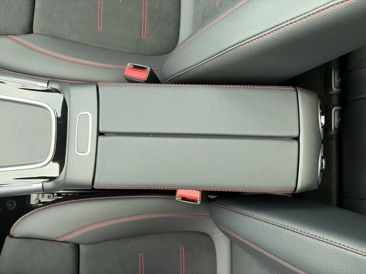 Mercedes-Benz GLA снимка Mercedes-Benz GLA
