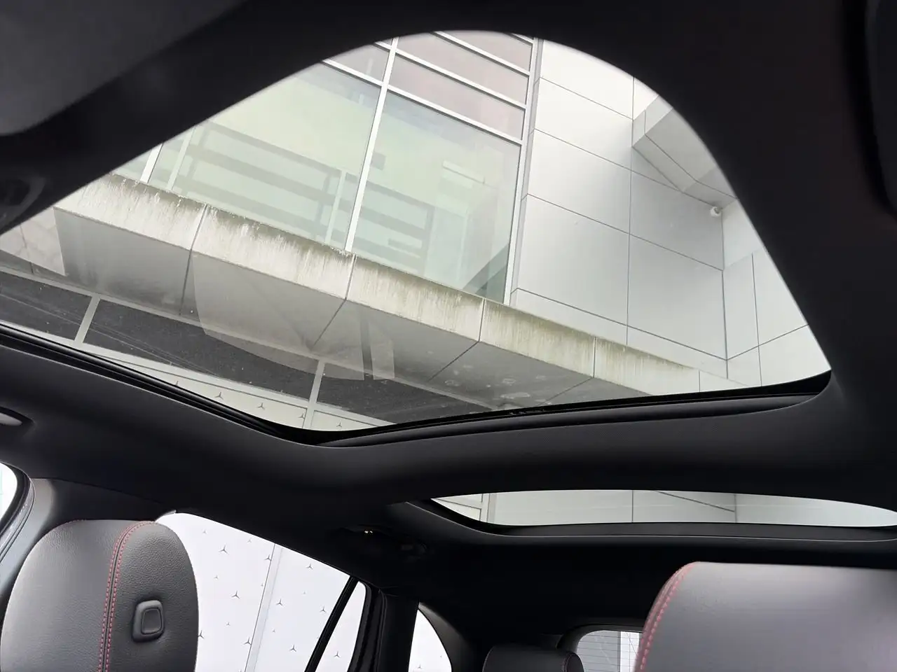 Mercedes-Benz GLA снимка Mercedes-Benz GLA