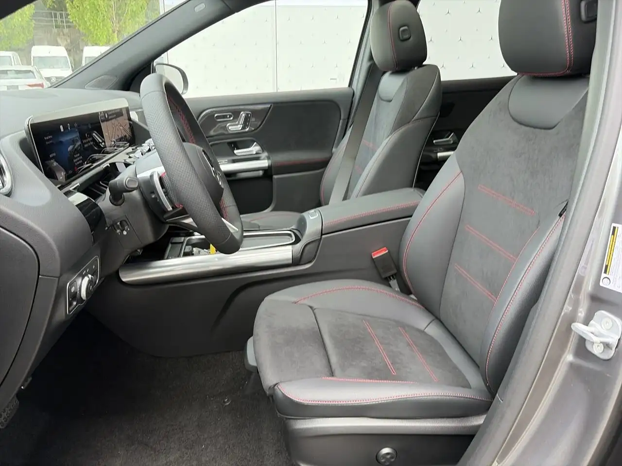 Mercedes-Benz GLA снимка Mercedes-Benz GLA