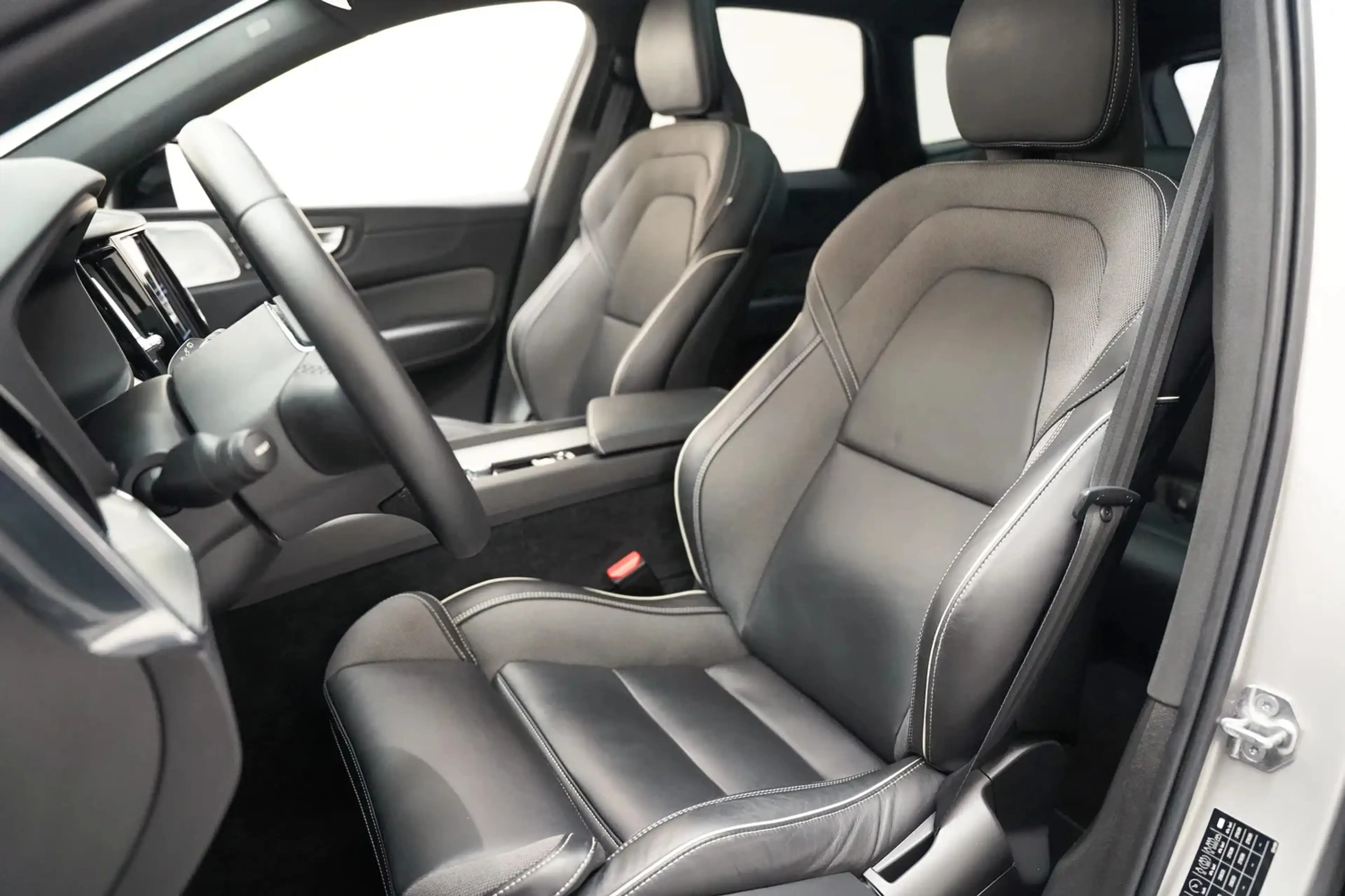 Volvo XC60 2.0 T8 AWD Recharge R-design Ultimate Ultra [ SoH — photo 11