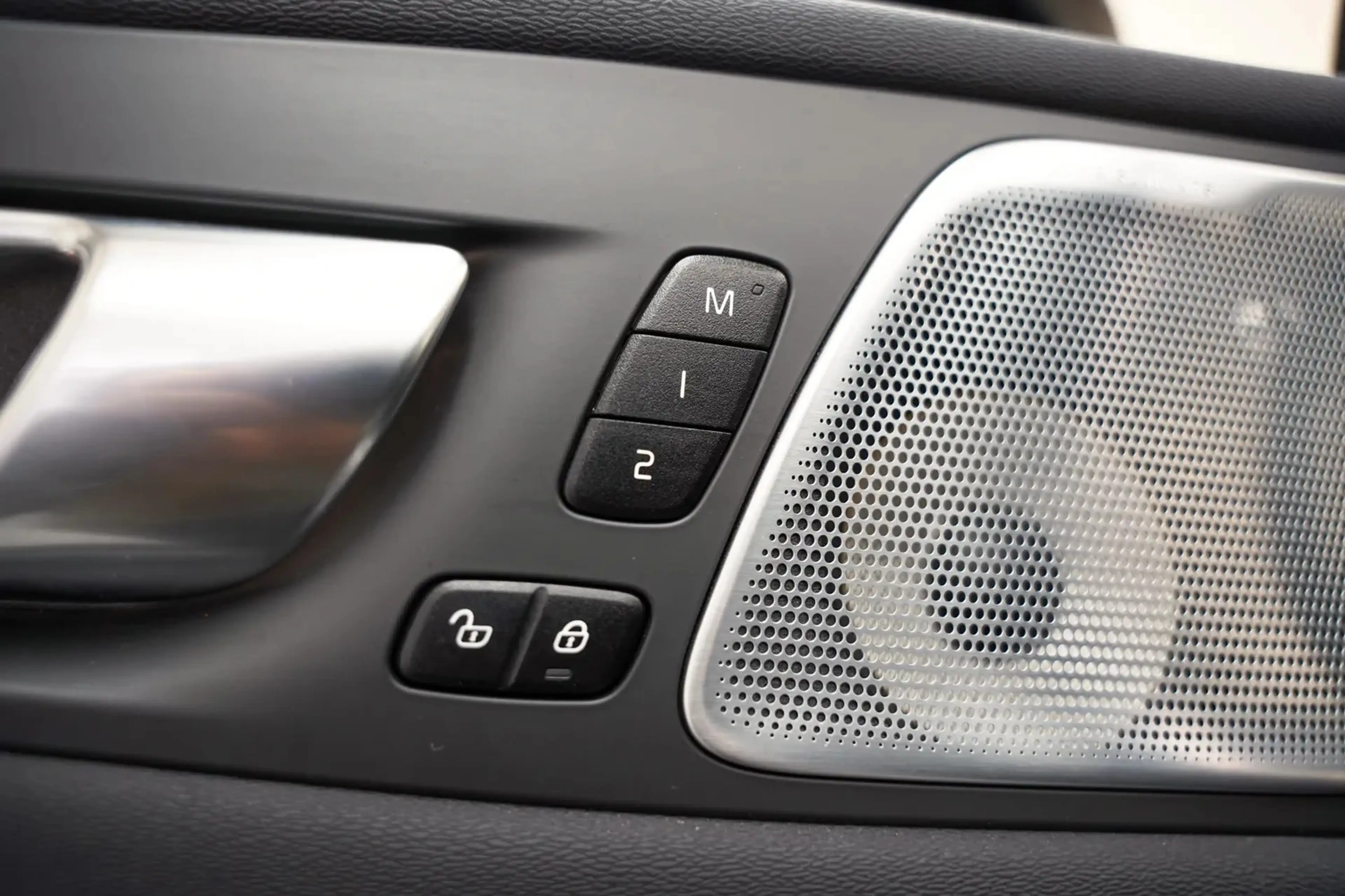 Volvo XC60 2.0 T8 AWD Recharge R-design Ultimate Ultra [ SoH — photo 15