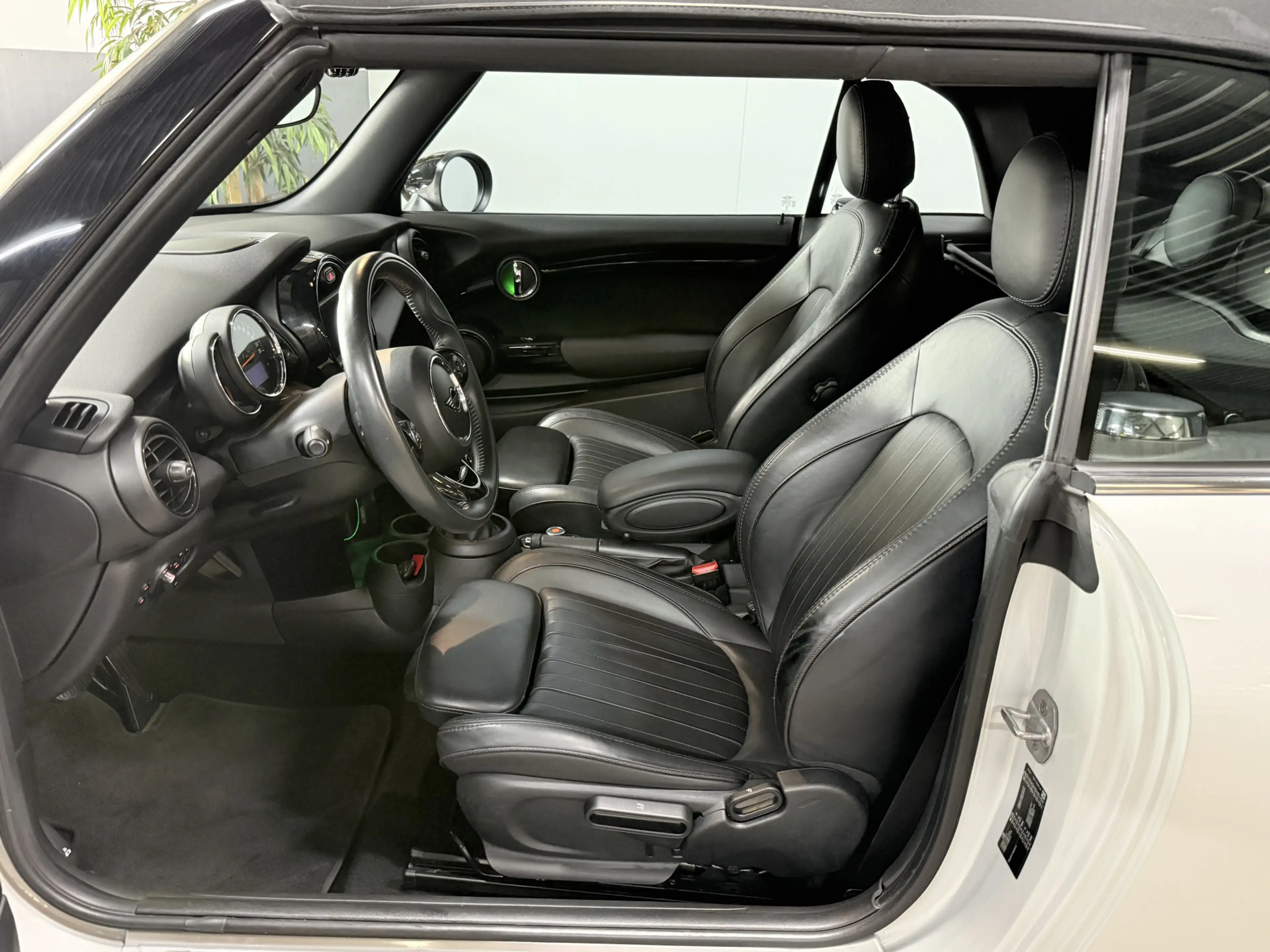 MINI Cooper Cabrio 1.5 Salt // Leer // Mini Yours // JCW! — photo 8