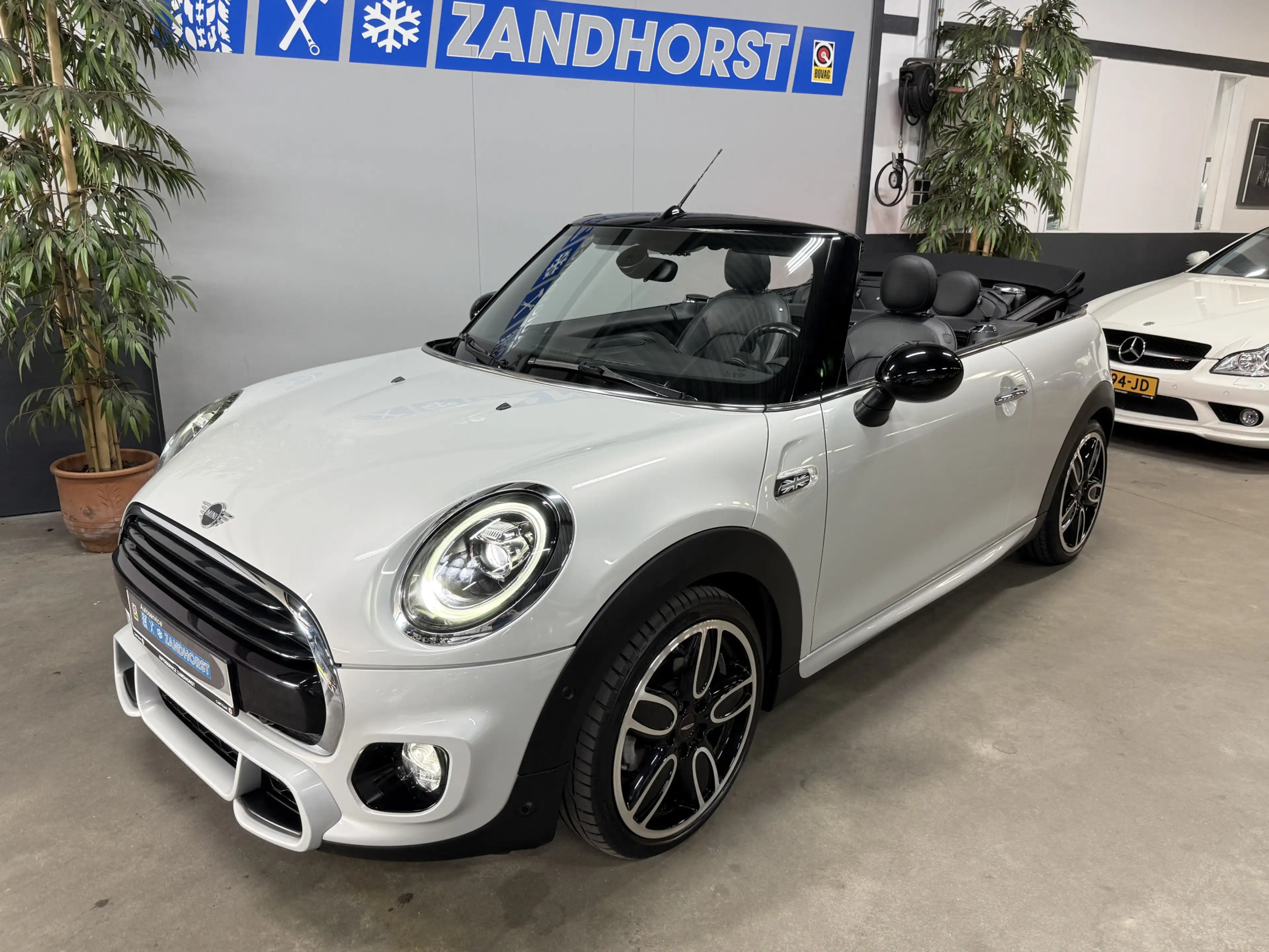 MINI Cooper Cabrio 1.5 Salt // Leer // Mini Yours // JCW! — photo 29