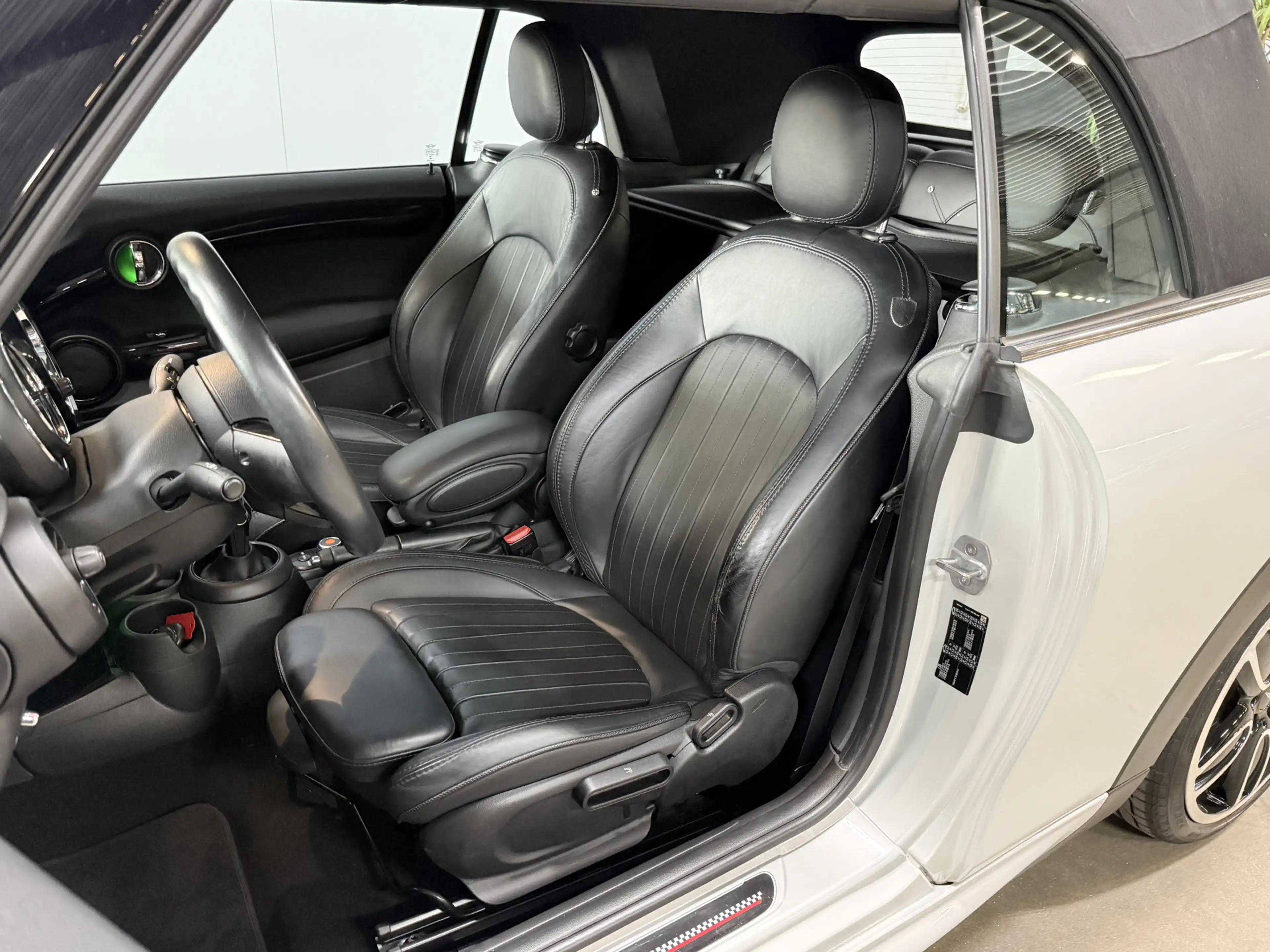 MINI Cooper Cabrio 1.5 Salt // Leer // Mini Yours // JCW! — photo 9