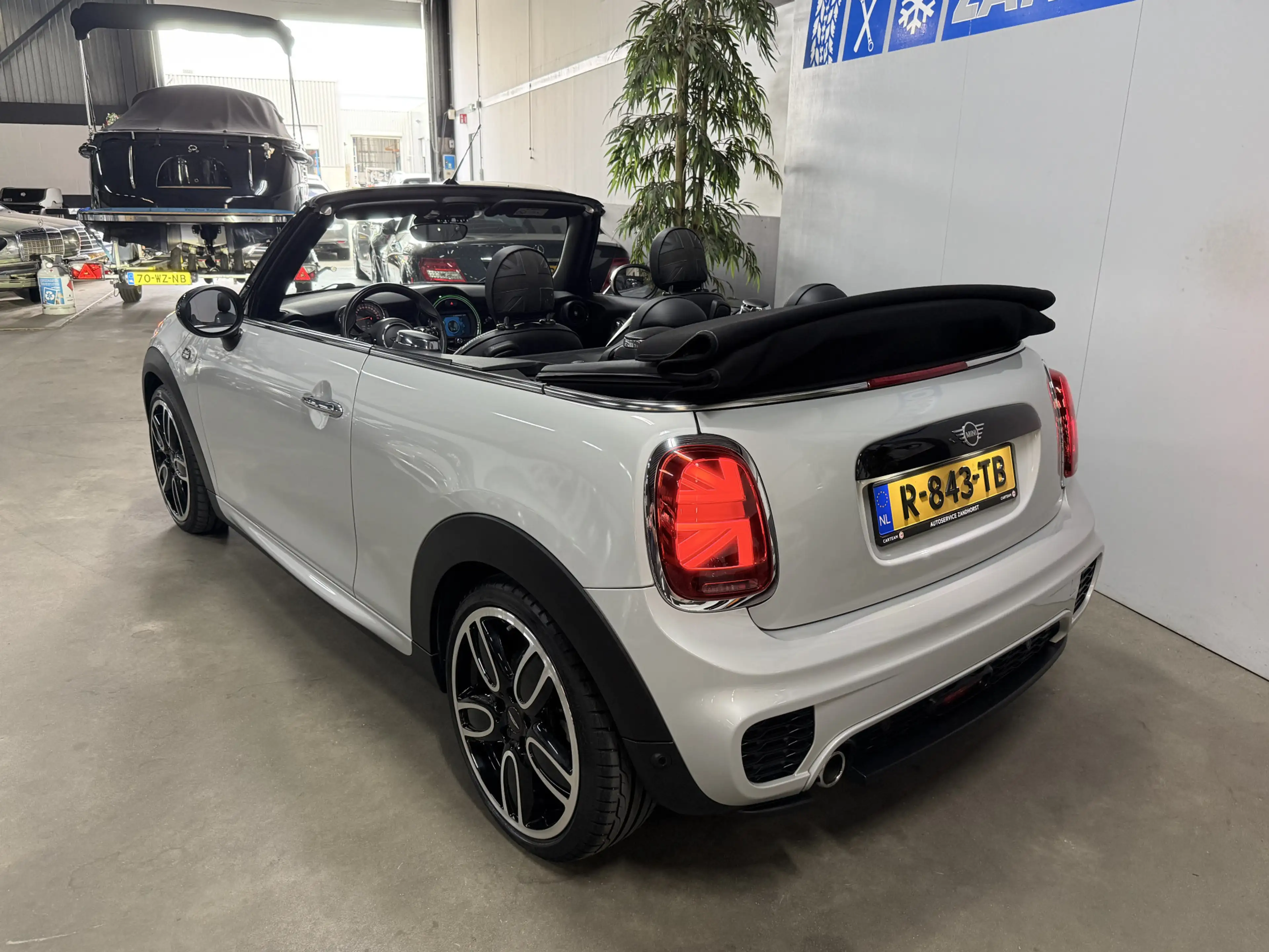 MINI Cooper Cabrio 1.5 Salt // Leer // Mini Yours // JCW! — photo 30