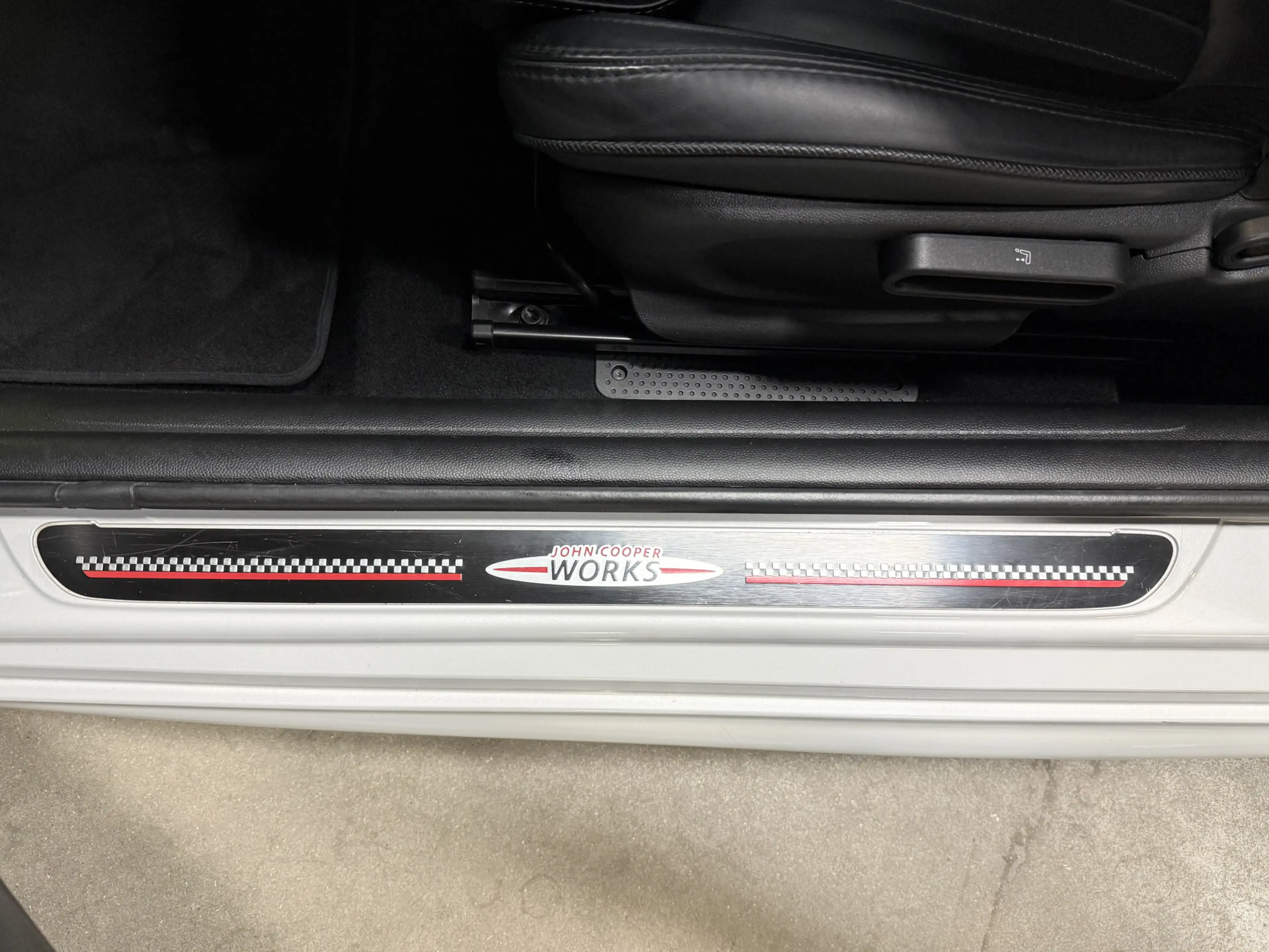 MINI Cooper Cabrio 1.5 Salt // Leer // Mini Yours // JCW! — photo 14