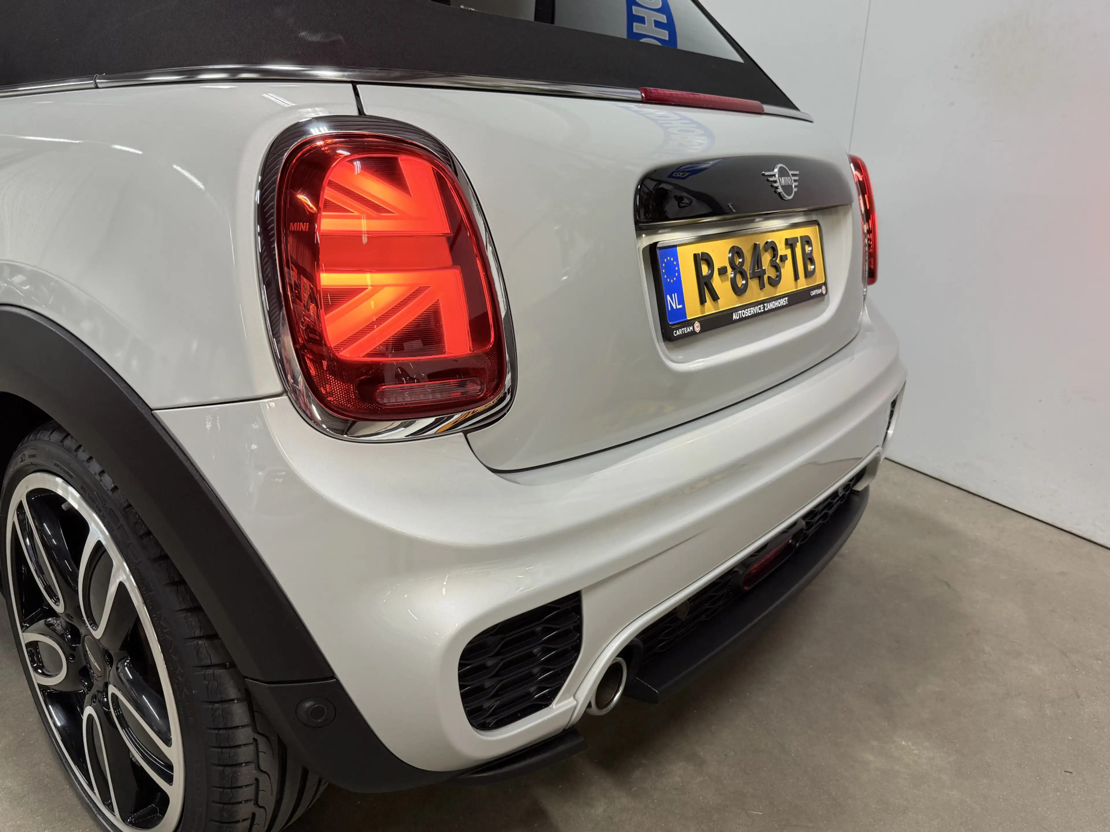 MINI Cooper Cabrio 1.5 Salt // Leer // Mini Yours // JCW! — photo 16