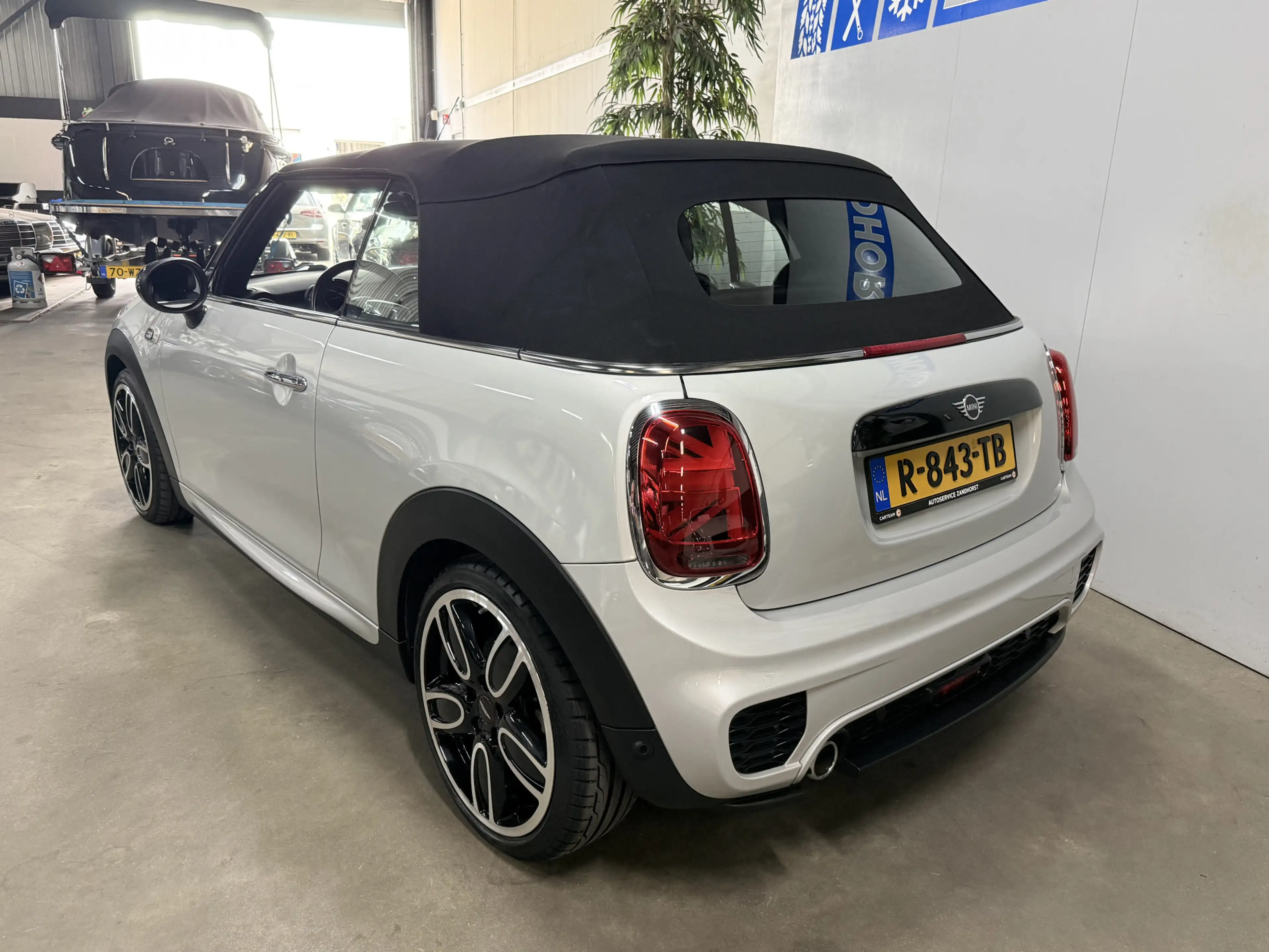 MINI Cooper Cabrio 1.5 Salt // Leer // Mini Yours // JCW! — photo 6