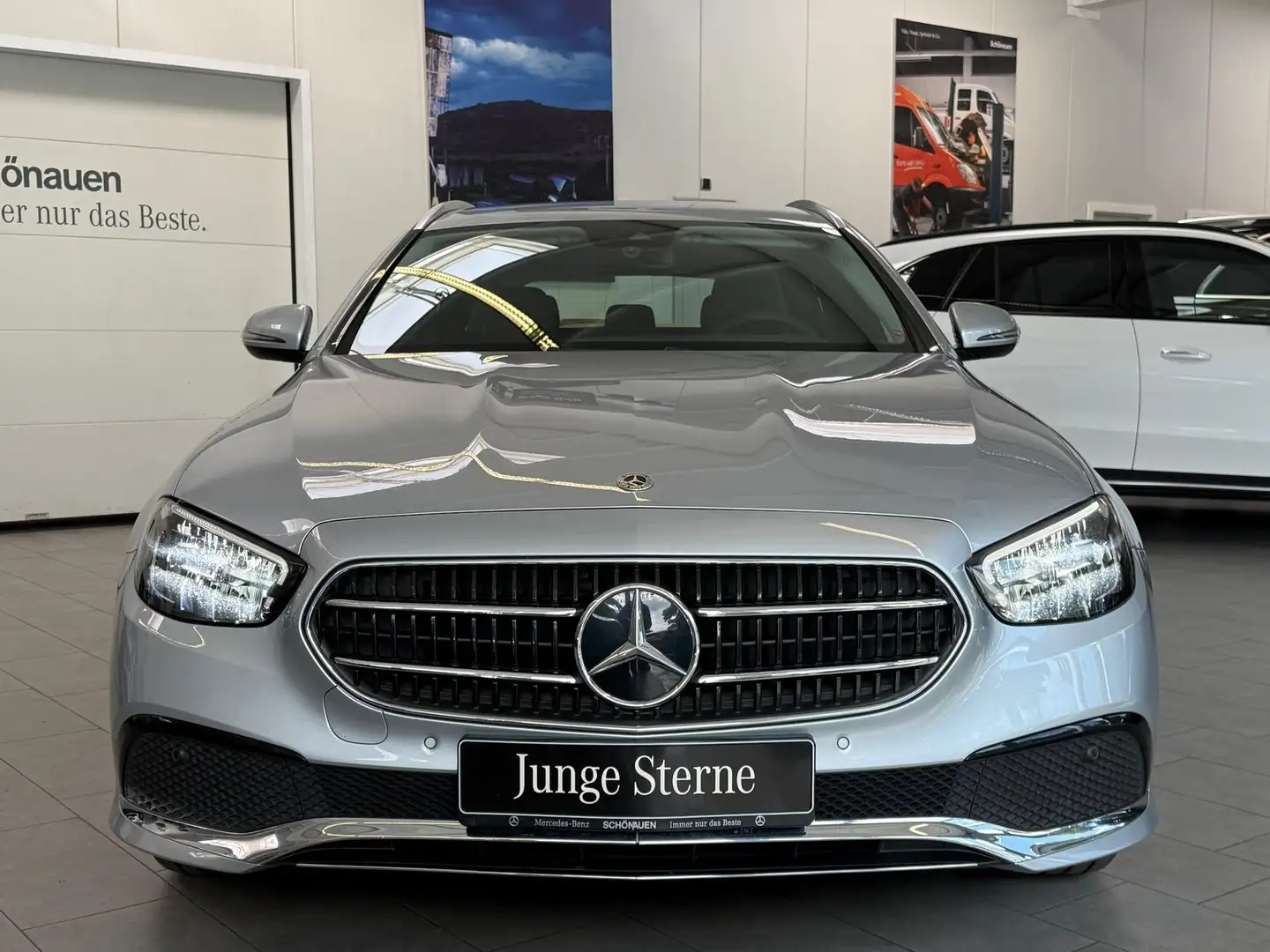 Mercedes-Benz E 220 d T MBUX+LED+AHK+CARPLAY+SPUR+EASYPACK+SHZ Silber - 2