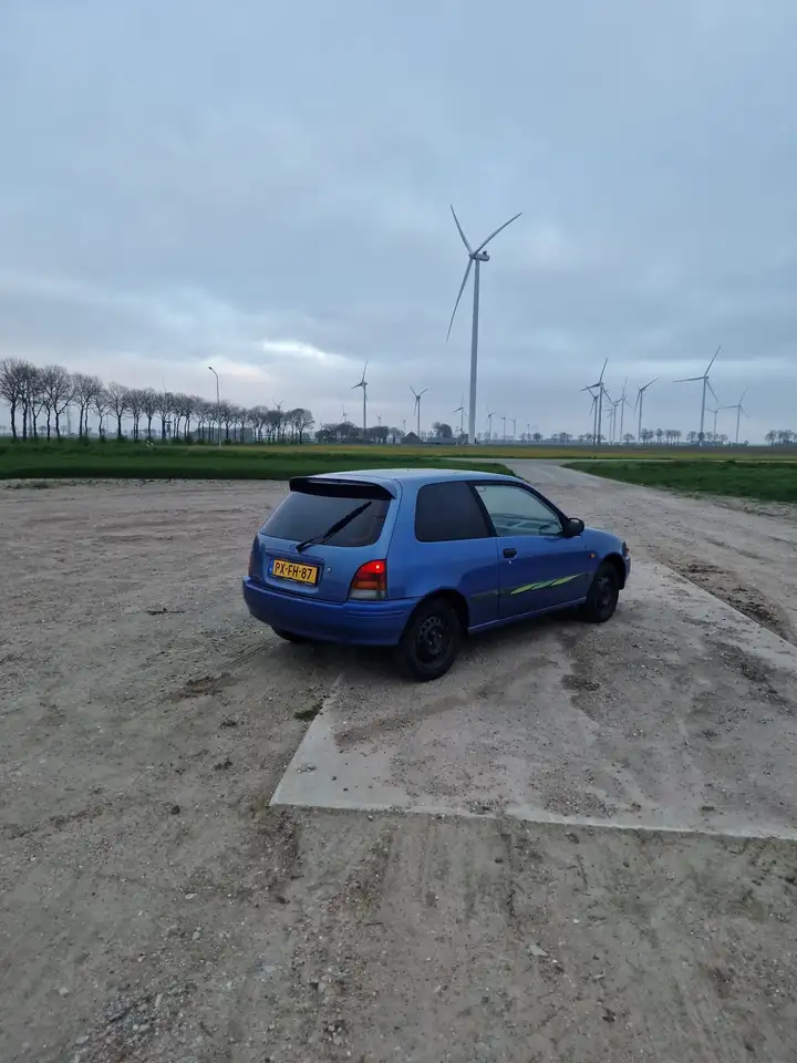 Toyota Starlet 1.3-16V, foto 3