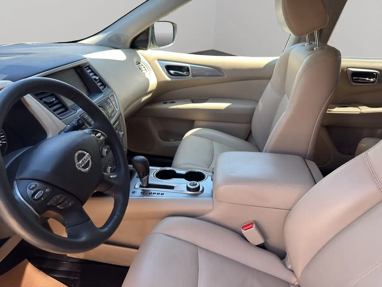 Nissan Pathfinder снимка Nissan Pathfinder