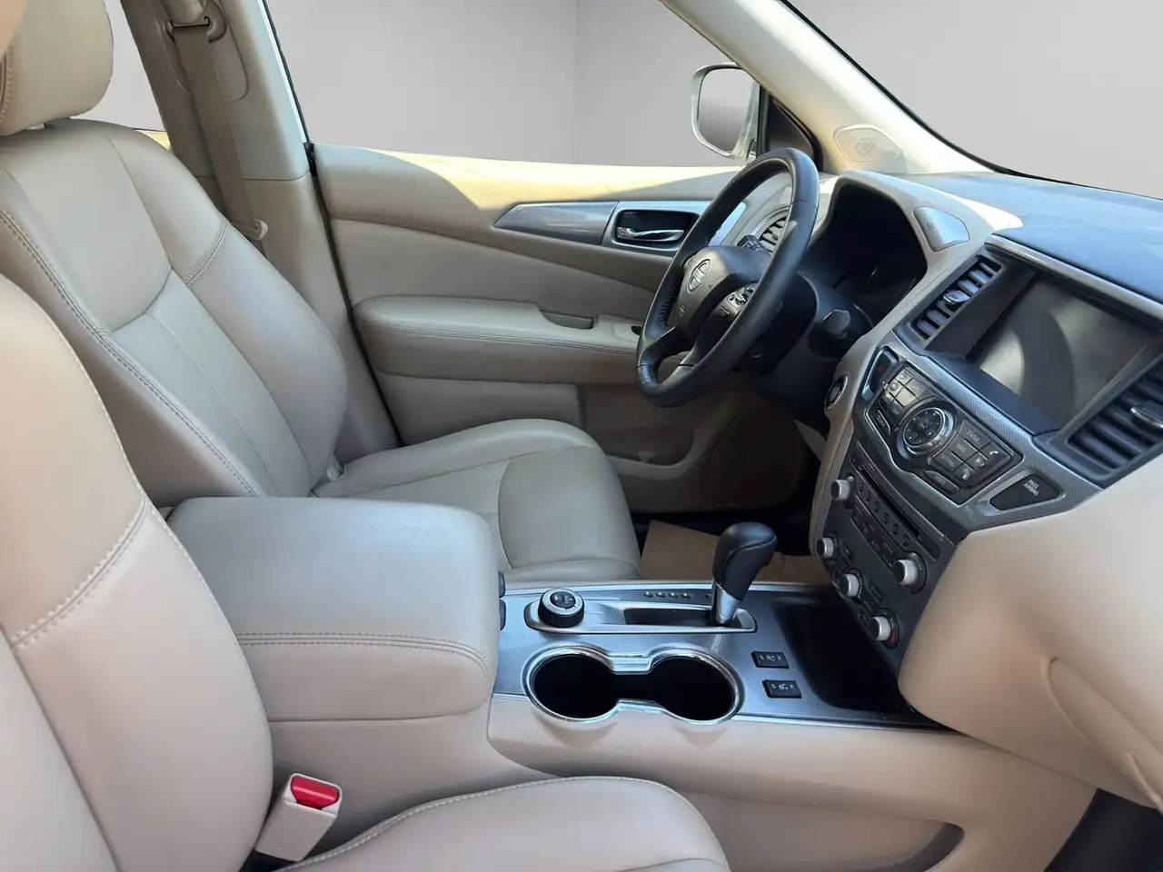 Nissan Pathfinder снимка Nissan Pathfinder