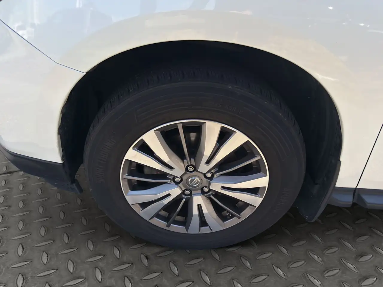 Nissan Pathfinder снимка Nissan Pathfinder