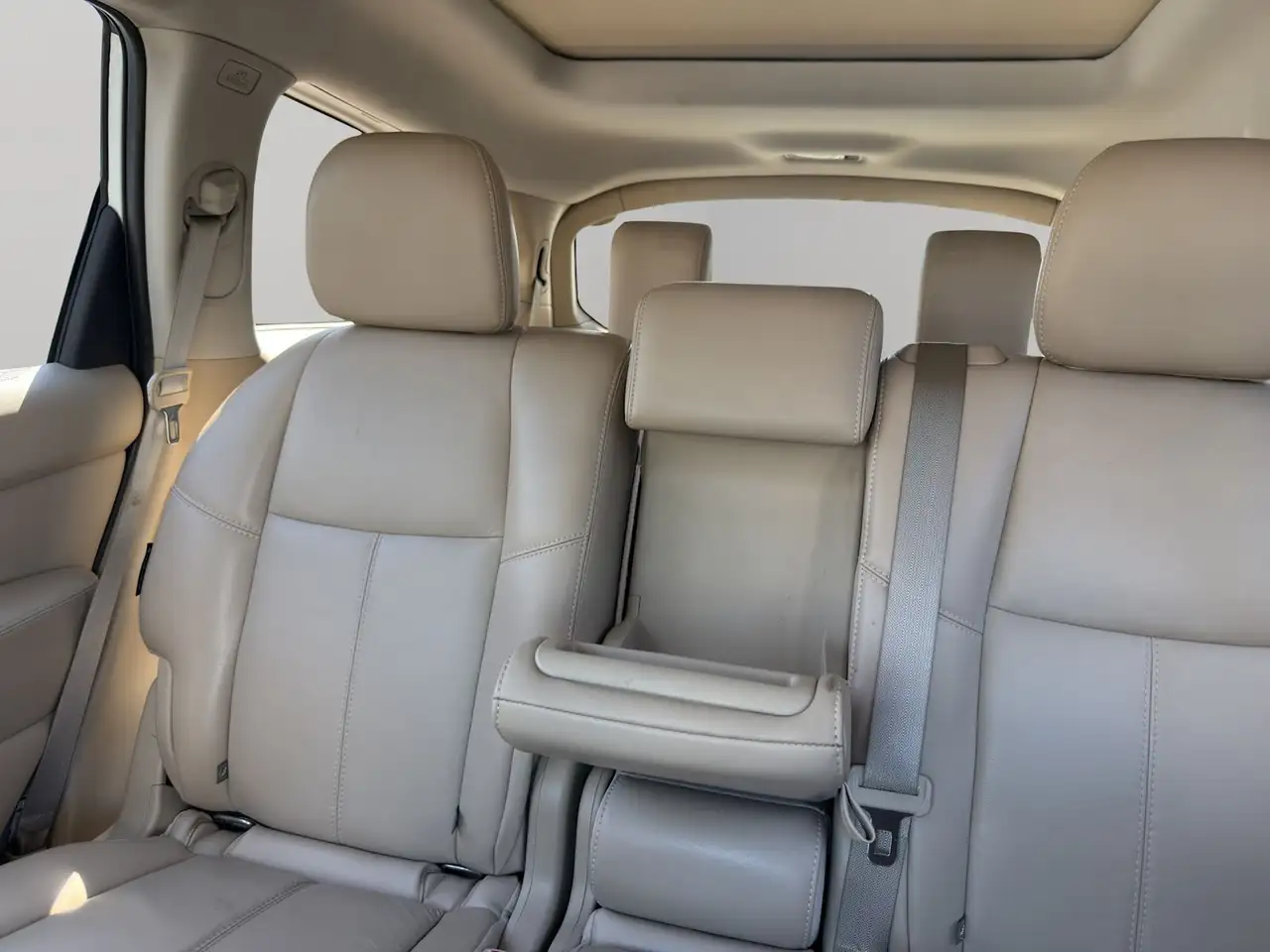 Nissan Pathfinder снимка Nissan Pathfinder