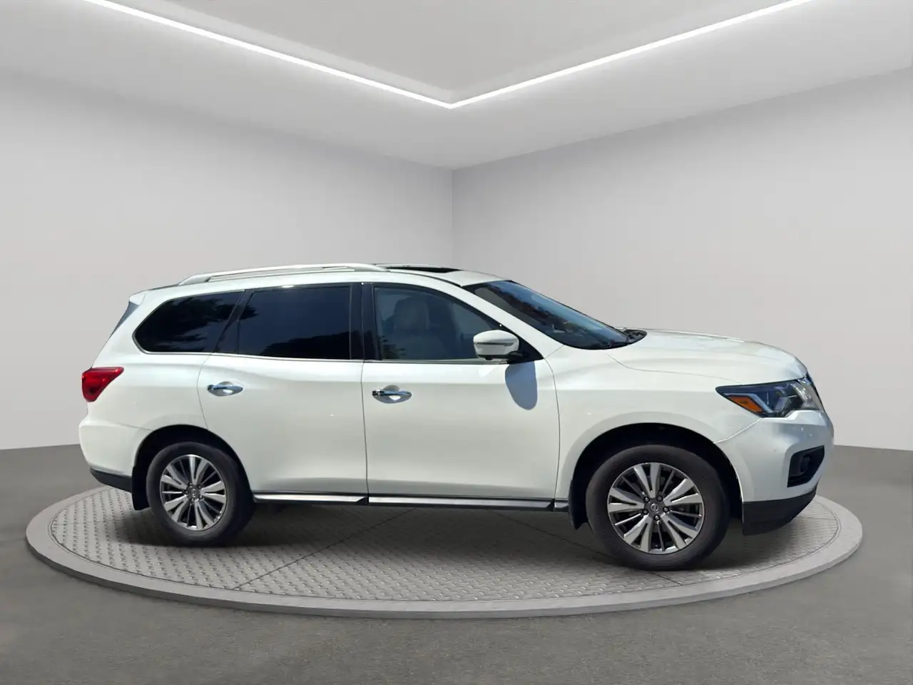 Nissan Pathfinder снимка Nissan Pathfinder