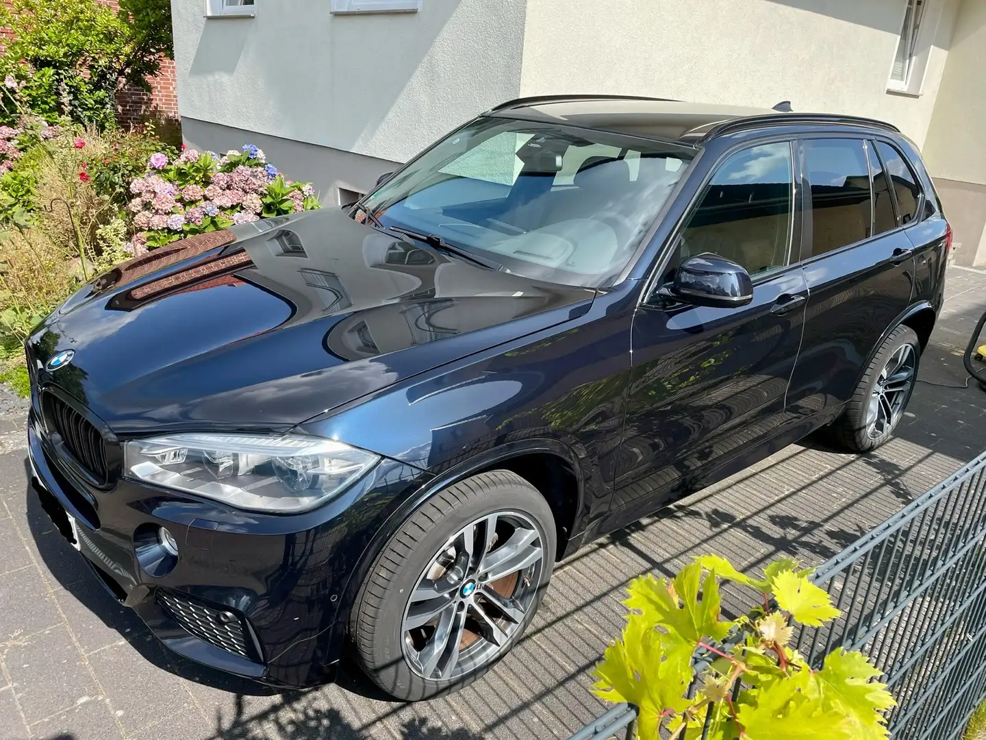 BMW X5 xDrive40d M-Paket Schwarz - 1