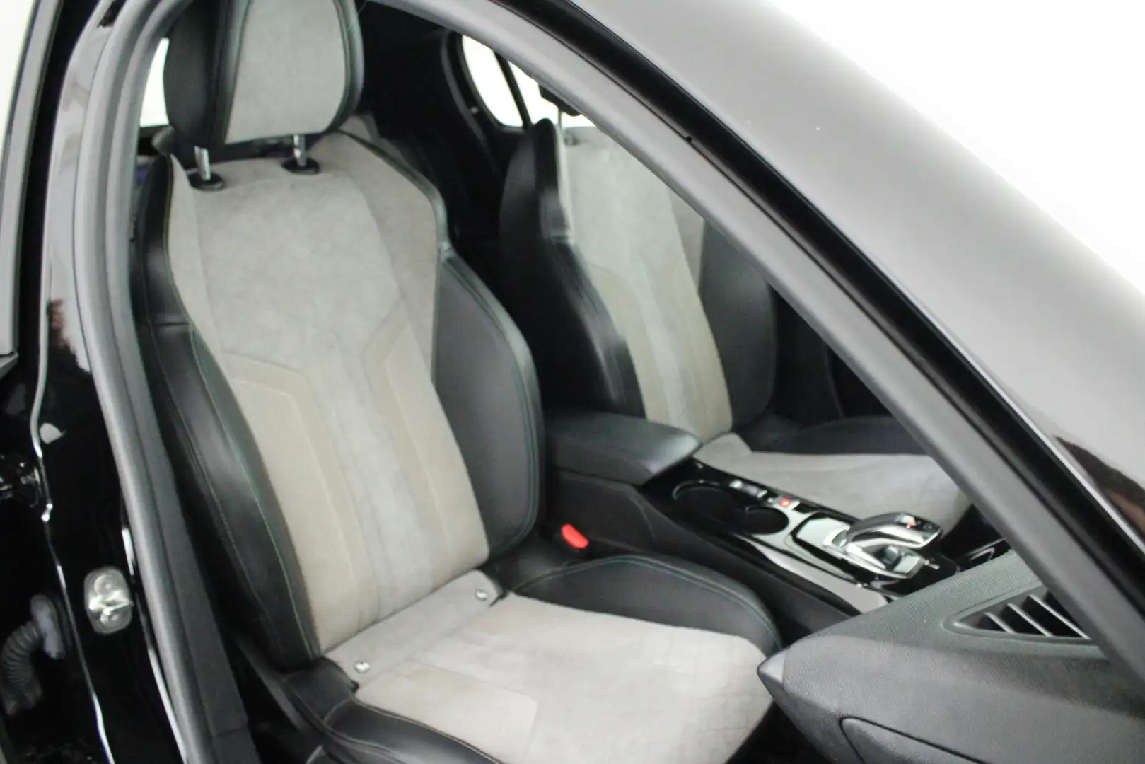 Peugeot e-208 EV GT 350 50 kWh 136pk SOH 91% Navigatie Camera St Nero - 2