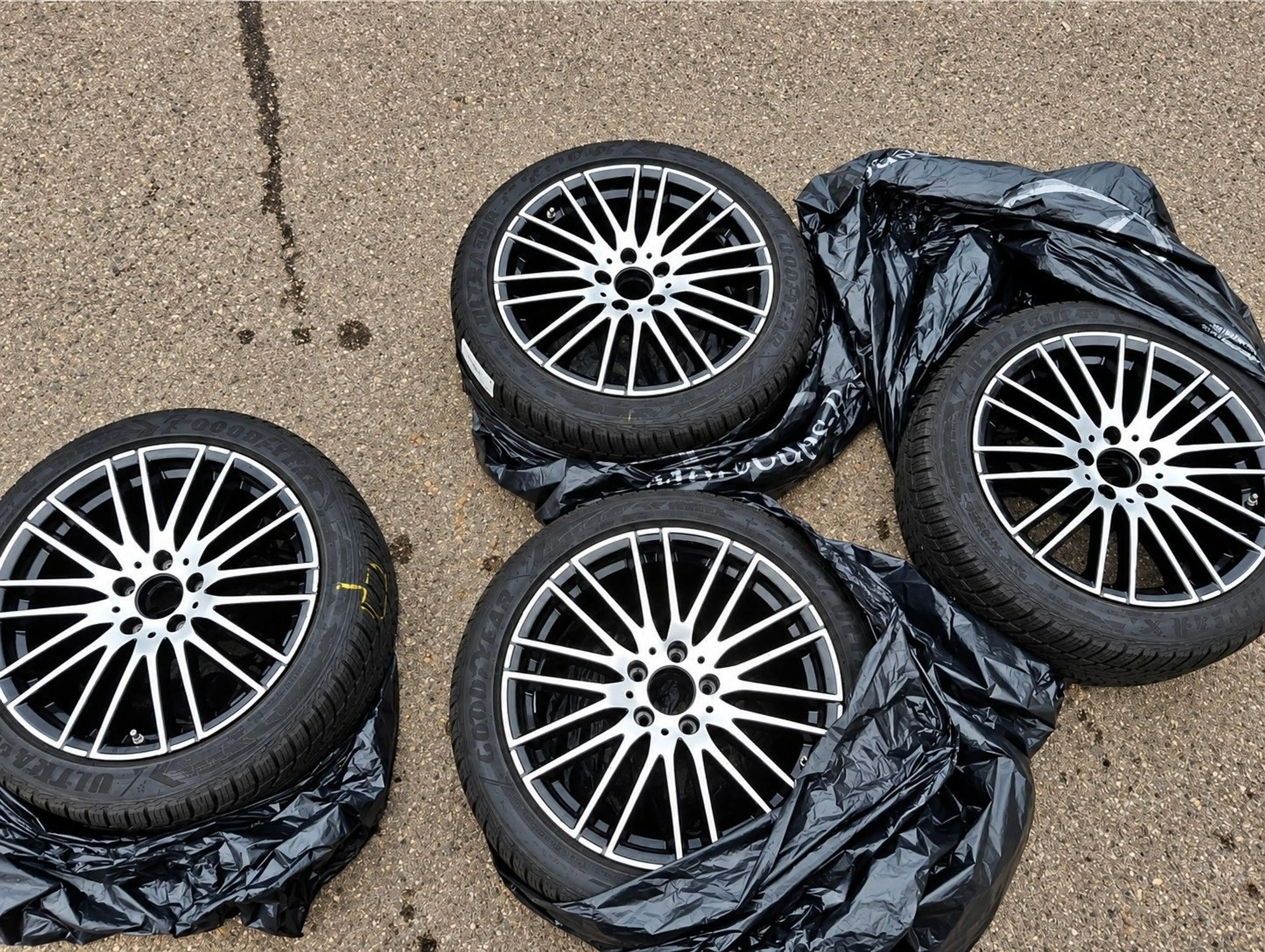 Mercedes-Benz C 300 4Matic AMG *1.Hd*Panorama*LED*MBux*Kamera* — photo 9