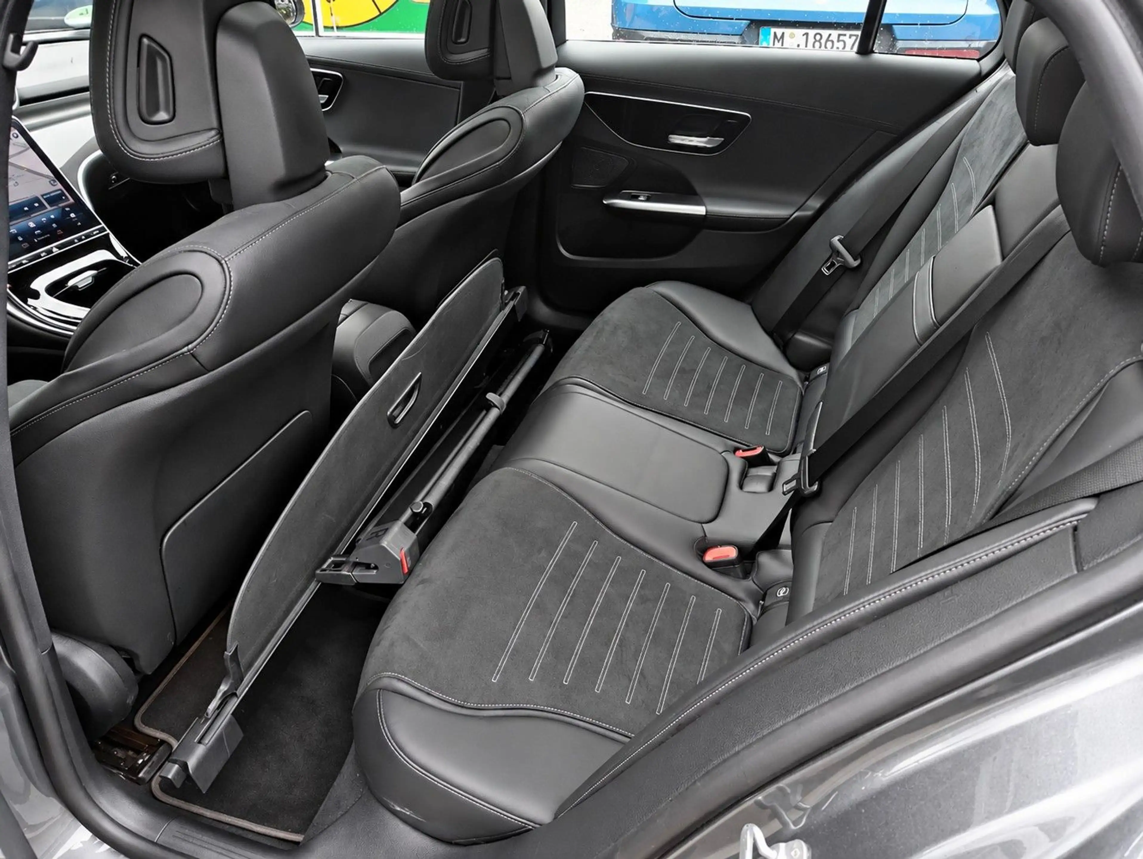 Mercedes-Benz C 300 4Matic AMG *1.Hd*Panorama*LED*MBux*Kamera* — photo 8
