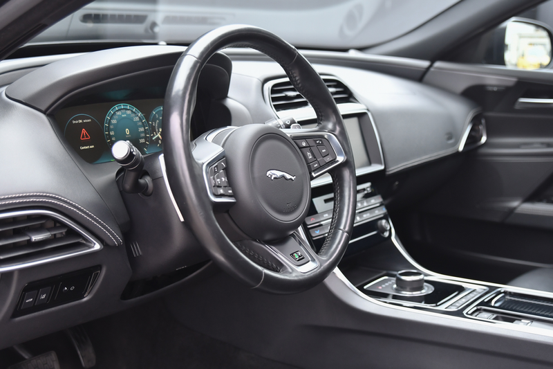 Jaguar XE 2.0 R-Sport, Panorama, Meridian, Leder, Memory, Ca — photo 14