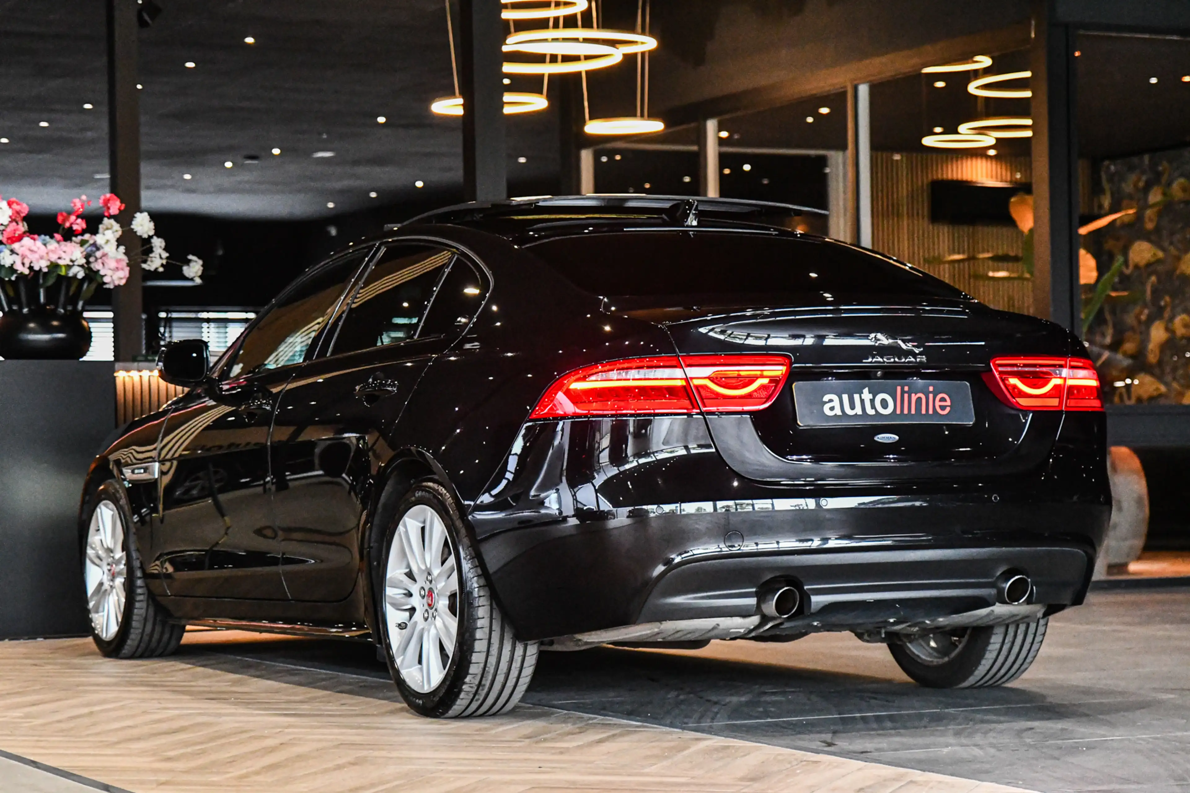 Jaguar XE 2.0 R-Sport, Panorama, Meridian, Leder, Memory, Ca — photo 2