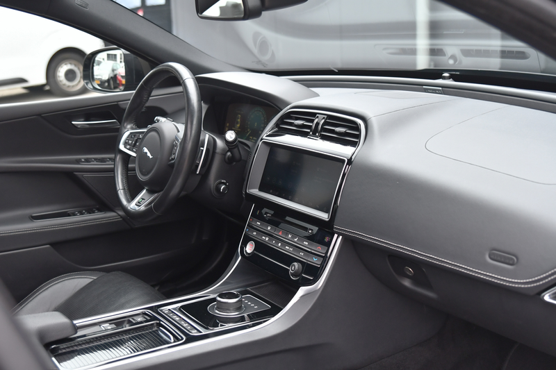 Jaguar XE 2.0 R-Sport, Panorama, Meridian, Leder, Memory, Ca — photo 19