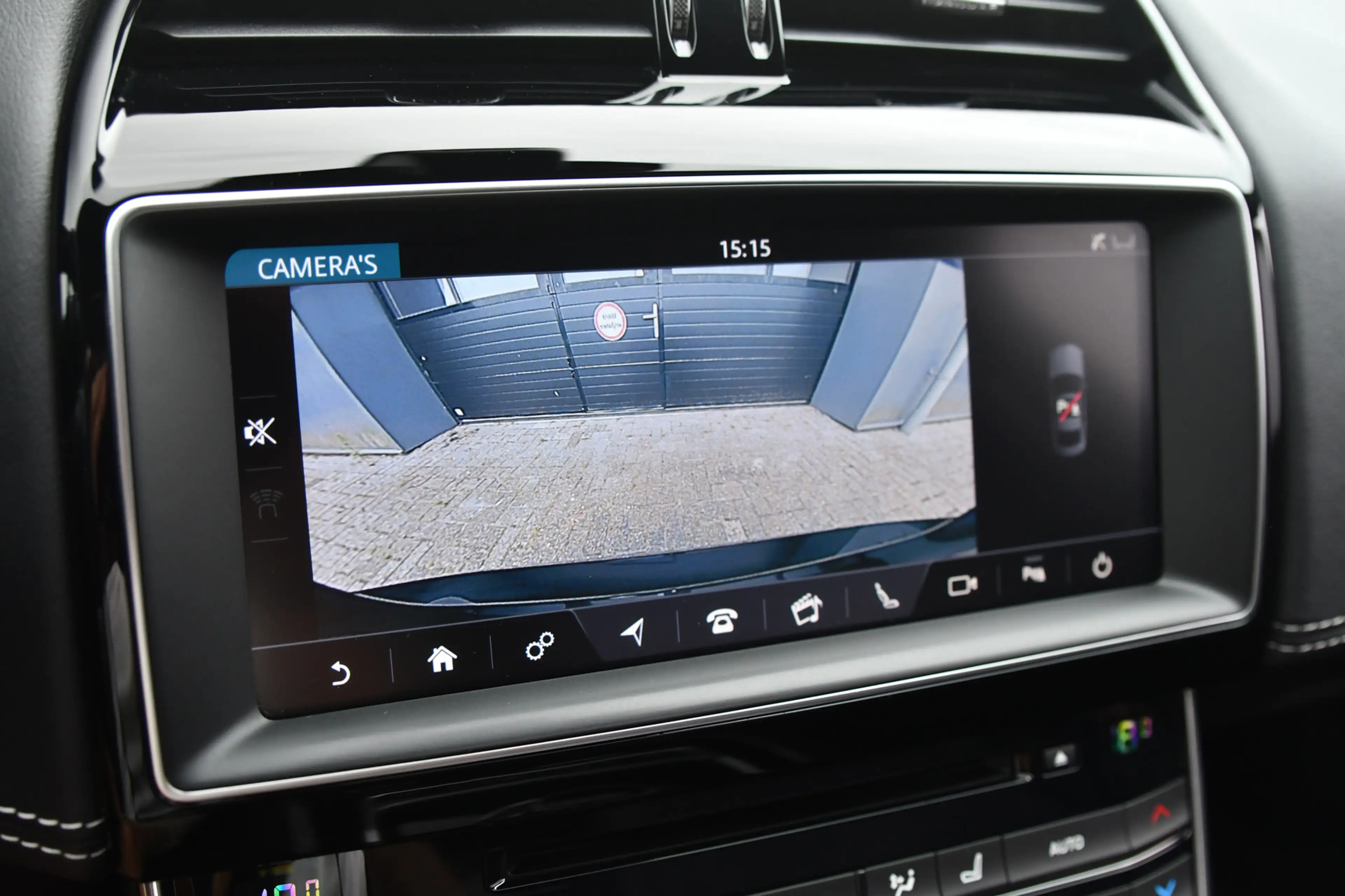 Jaguar XE 2.0 R-Sport, Panorama, Meridian, Leder, Memory, Ca — photo 25