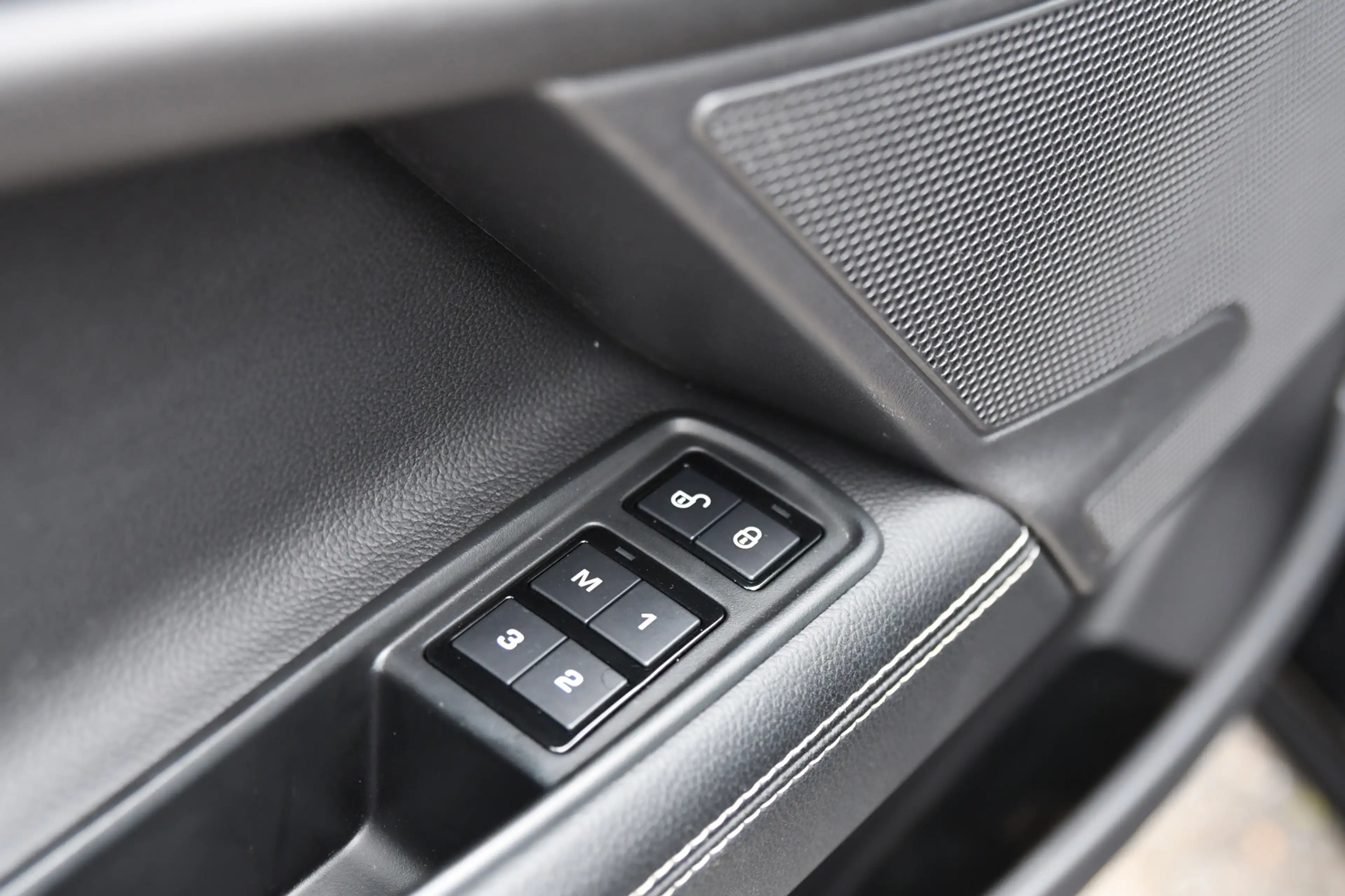 Jaguar XE 2.0 R-Sport, Panorama, Meridian, Leder, Memory, Ca — photo 21