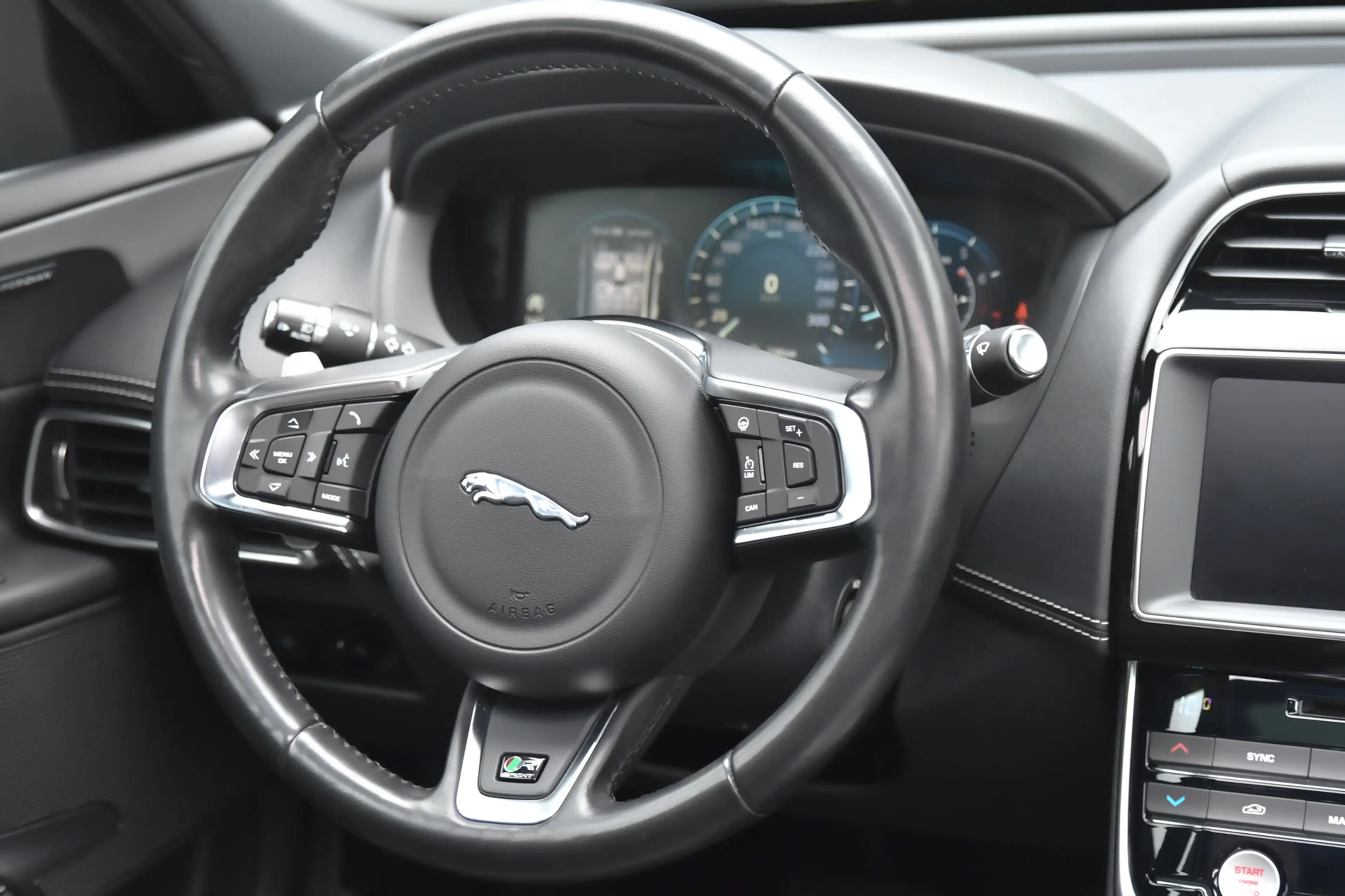 Jaguar XE 2.0 R-Sport, Panorama, Meridian, Leder, Memory, Ca — photo 23