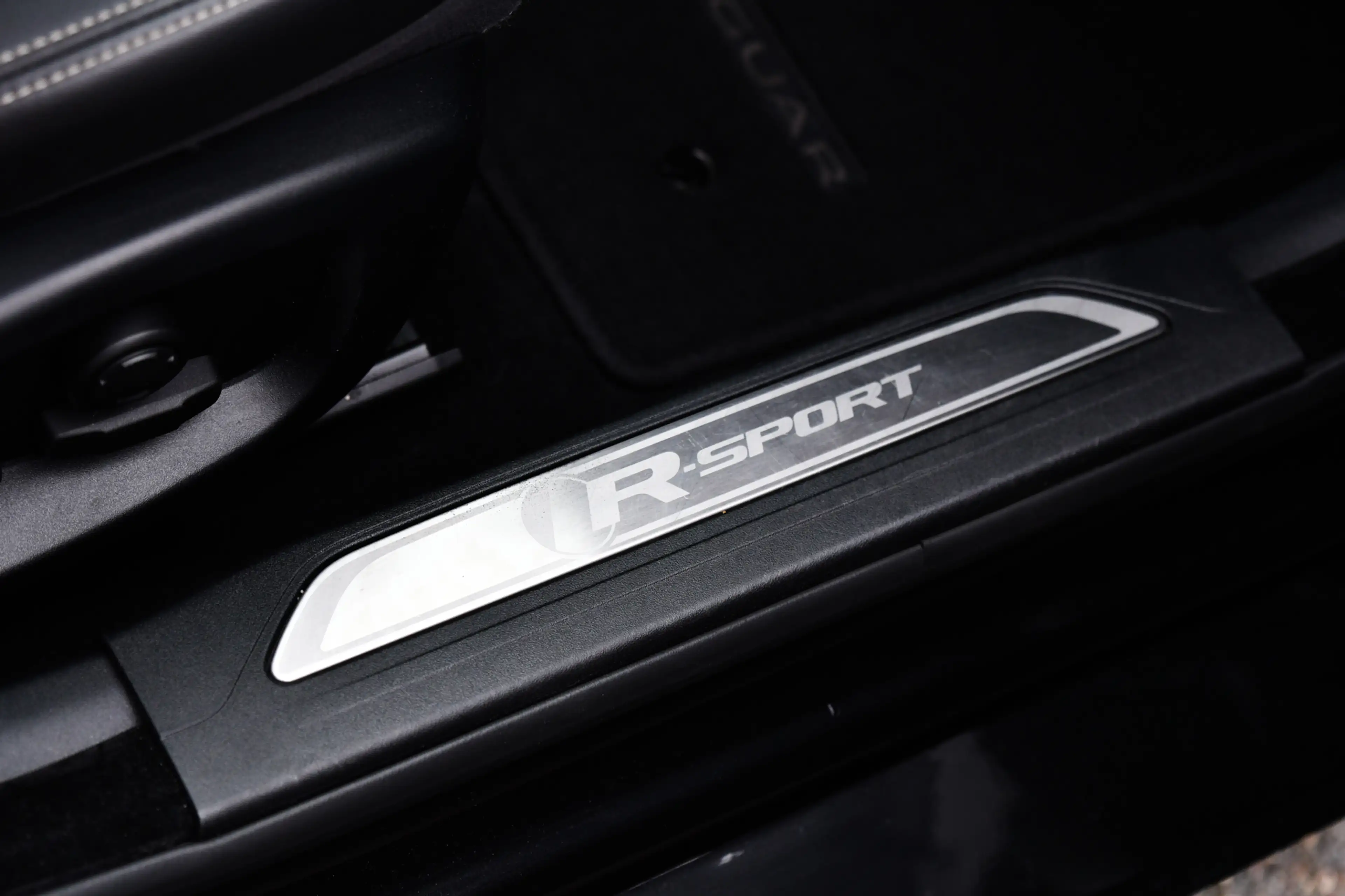 Jaguar XE 2.0 R-Sport, Panorama, Meridian, Leder, Memory, Ca — photo 30
