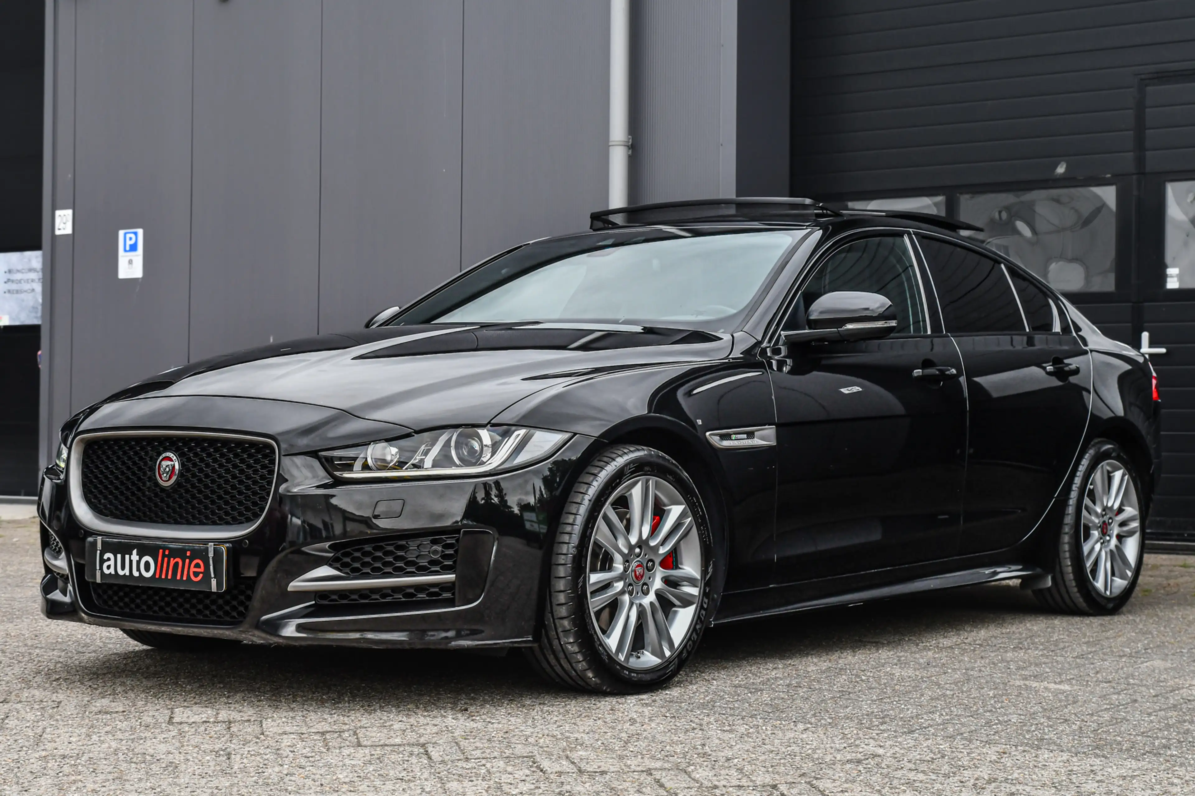 Jaguar XE 2.0 R-Sport, Panorama, Meridian, Leder, Memory, Ca — photo 5