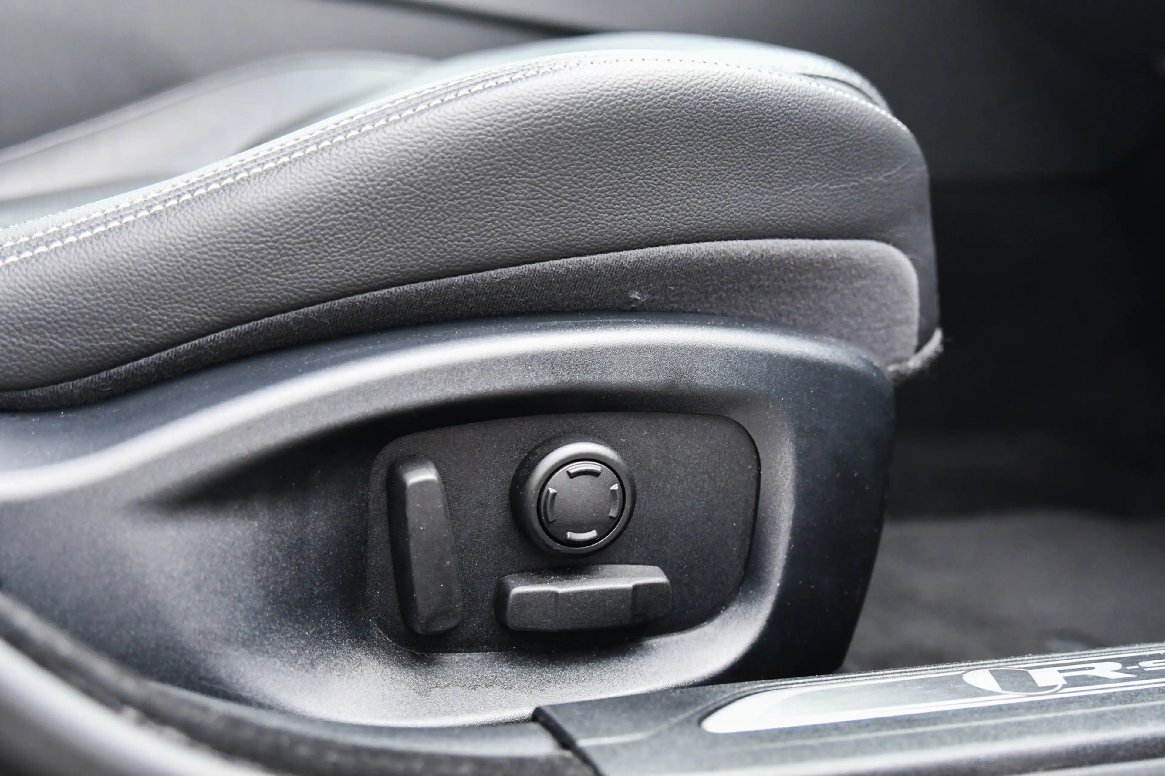 Jaguar XE 2.0 R-Sport, Panorama, Meridian, Leder, Memory, Ca — photo 22