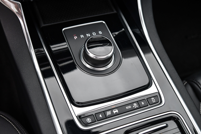 Jaguar XE 2.0 R-Sport, Panorama, Meridian, Leder, Memory, Ca — photo 24