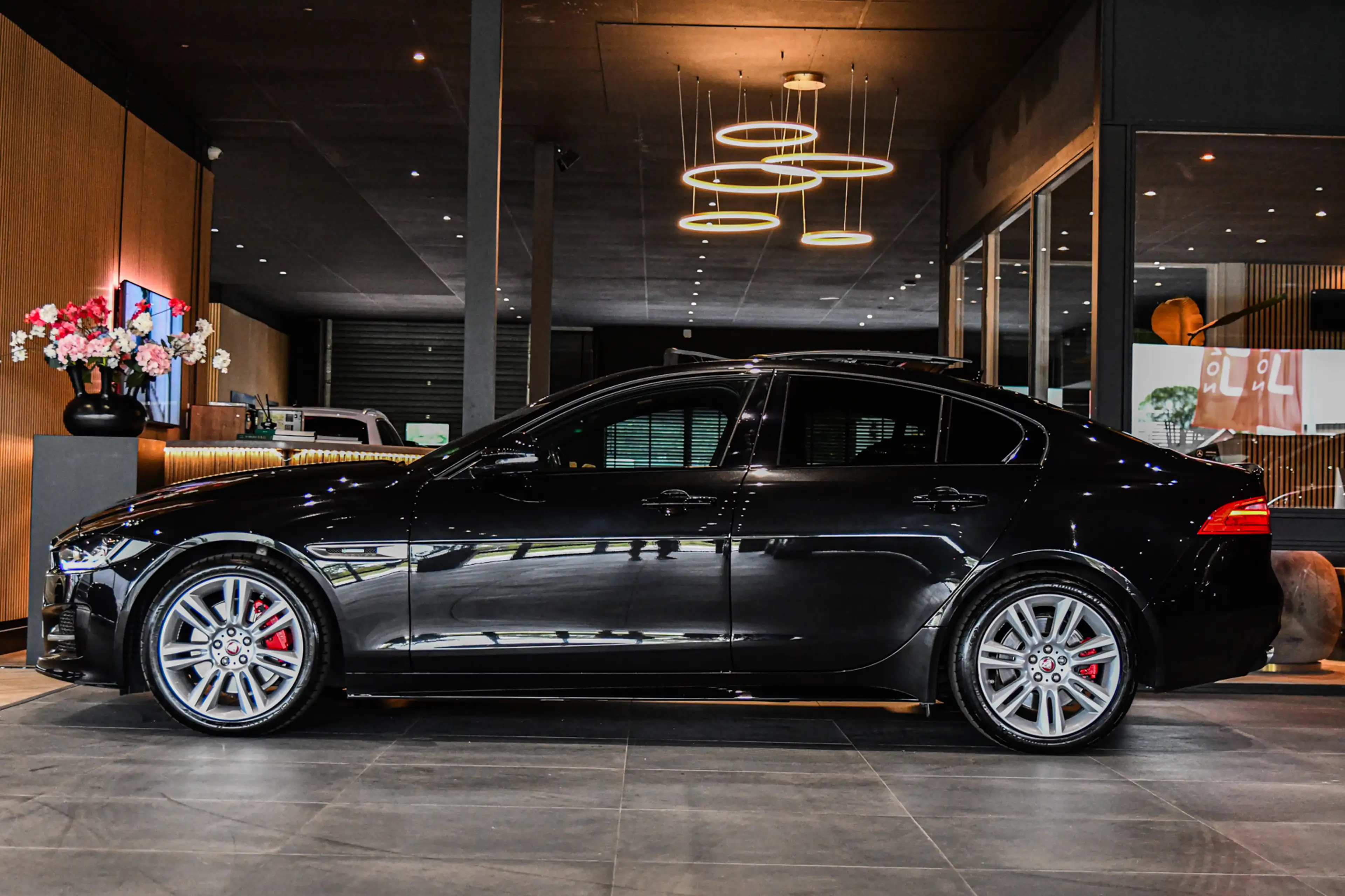 Jaguar XE 2.0 R-Sport, Panorama, Meridian, Leder, Memory, Ca — photo 9