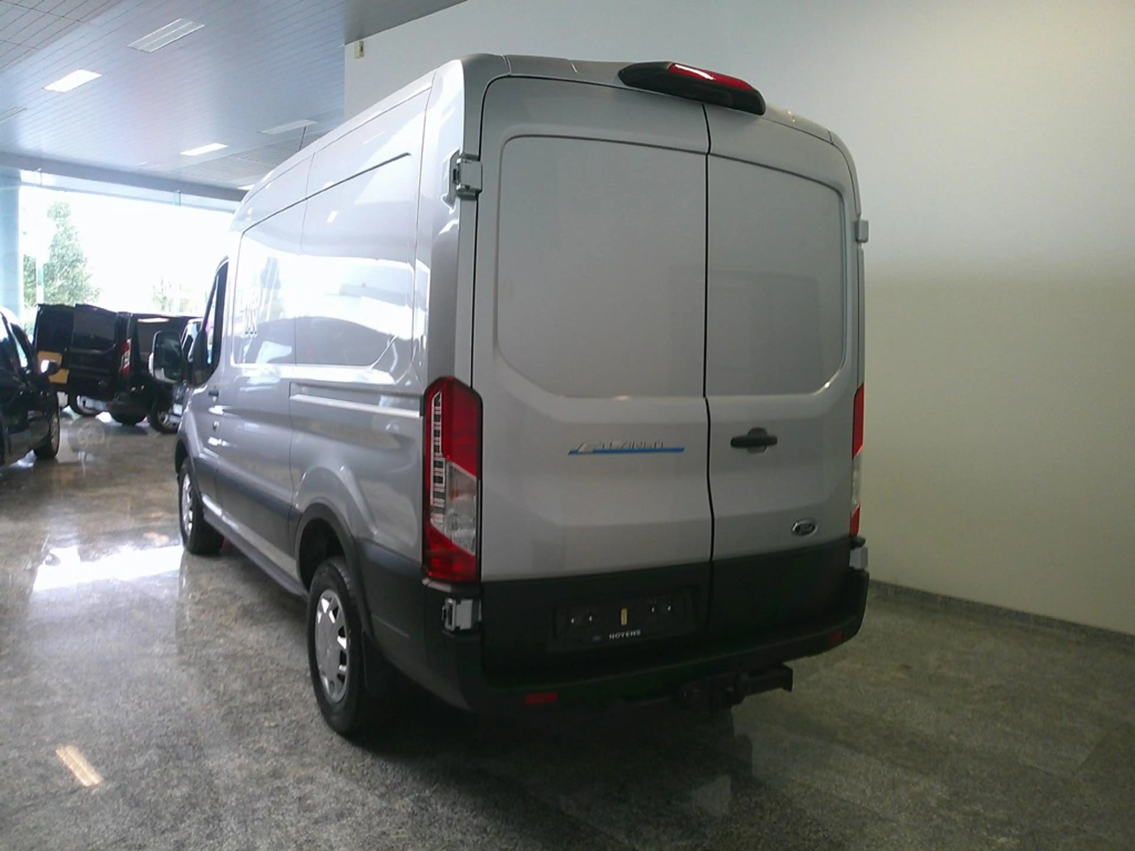 Ford E-Transit Trend — photo 4