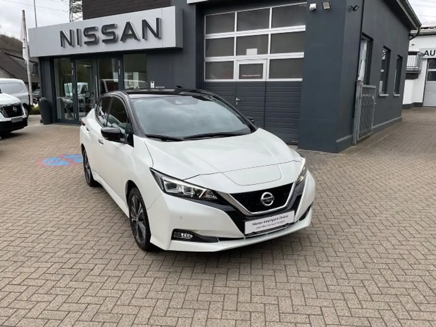 Nissan Leaf 40kWh Tekna BOSE Leder LED Navi AVM-Kamera Schwarz - 2