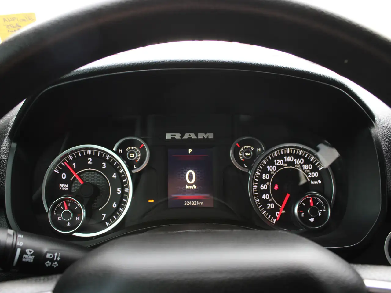RAM 1500 снимка RAM 1500