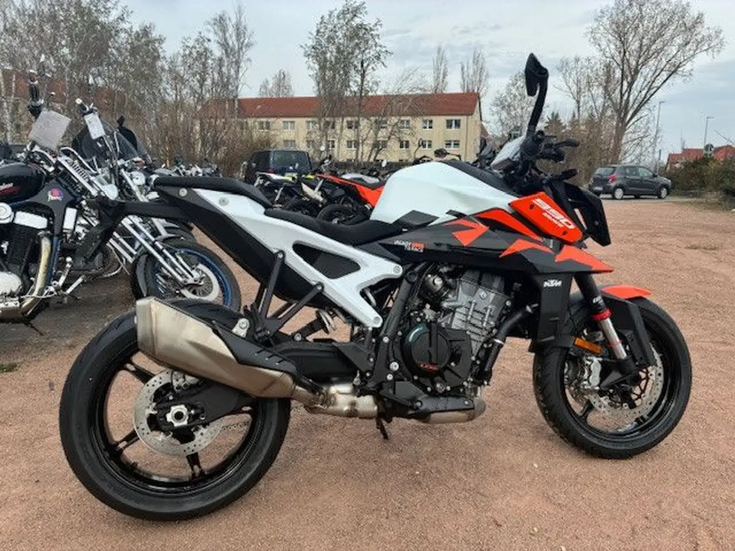 KTM 990 Duke My26 Naranja - 2